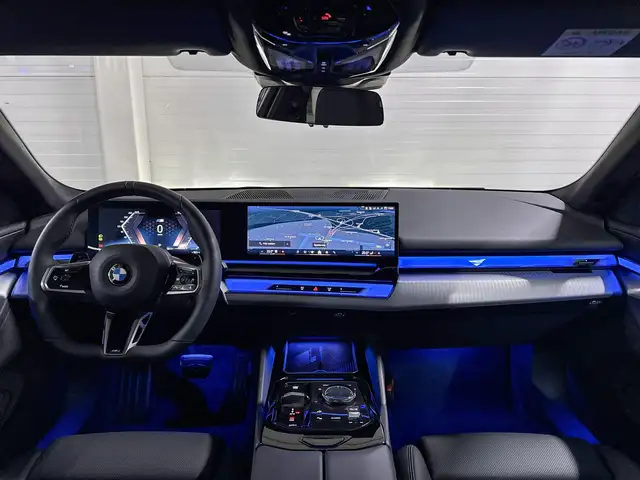 BMW 5 Series view 11