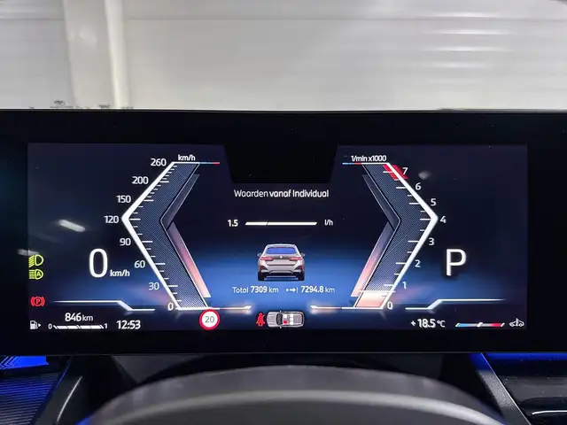 BMW 5 Series view 13