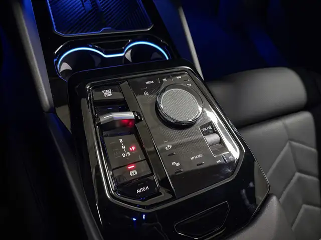 BMW 5 Series view 15