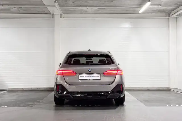 BMW 5 Series view 7