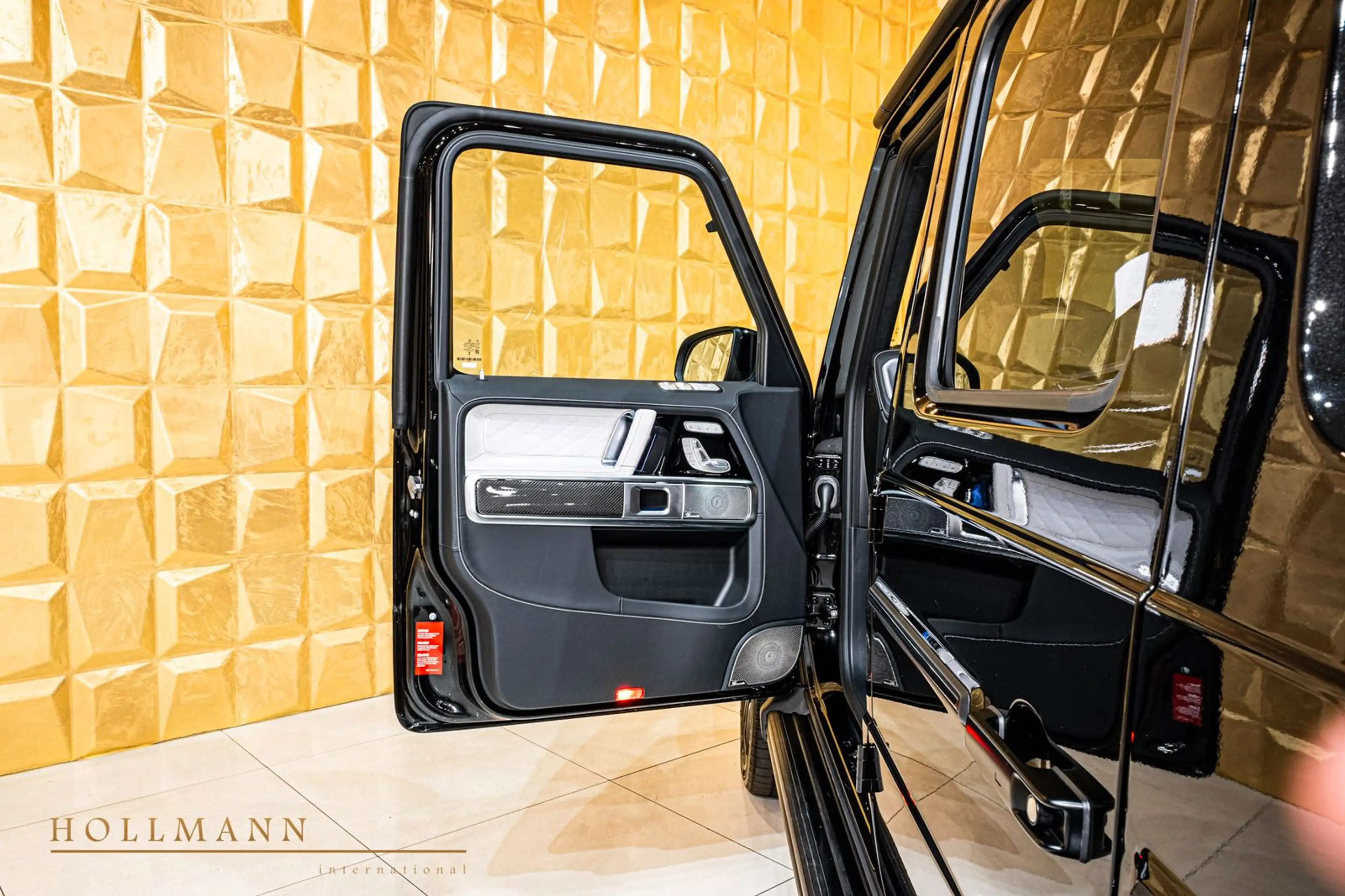 Mercedes-Benz G 63 AMG + FACELIFT + CARBON + TV + MY2027 — photo 11