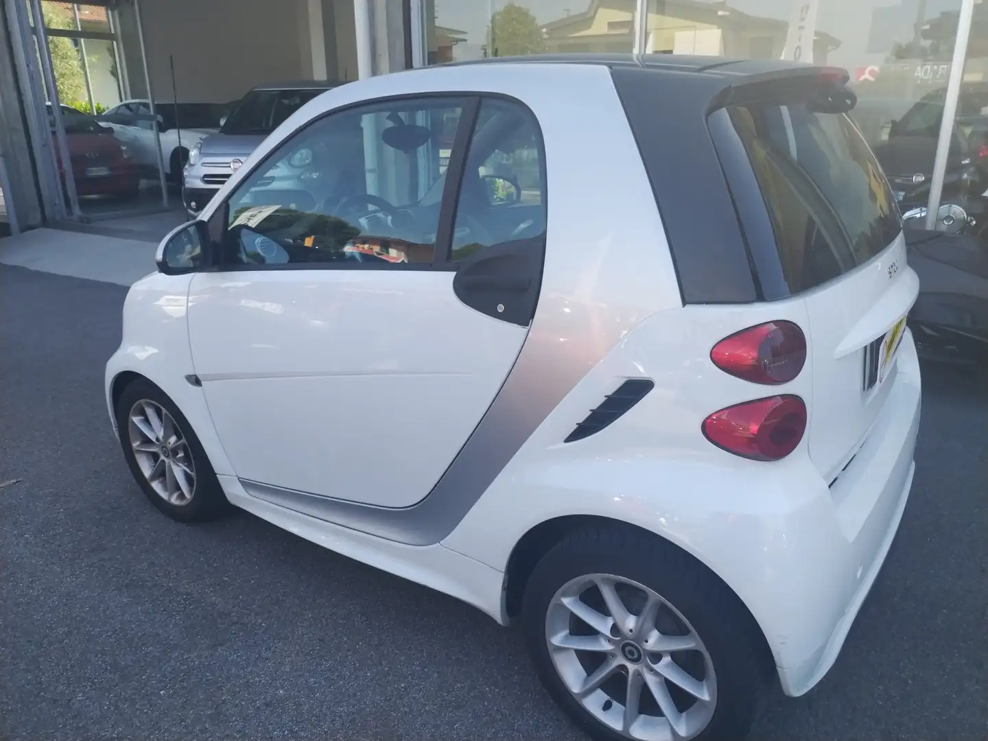 smart forTwo Fortwo 1.0 mhd Special One Plus 62 KW Bianco - 1