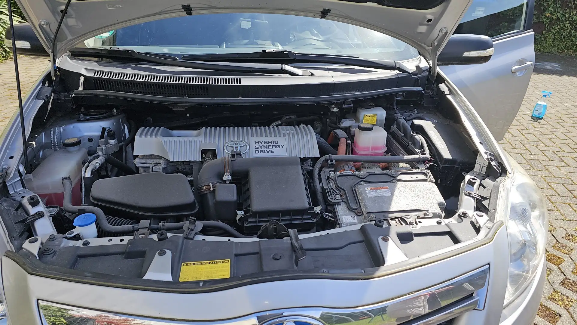Toyota Auris Hybrid 1,8 A 99PS Automatik    PREISSENKUNG! Silver - 2