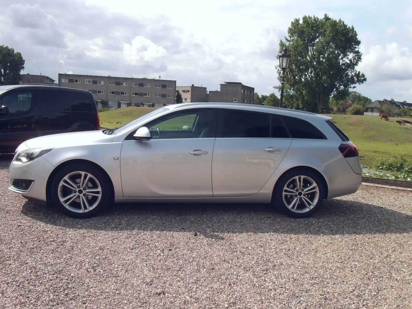 Opel Insignia Sports Tourer 2.0 CDTI-6 bak- EcoFLEX Business+ Gris - 2