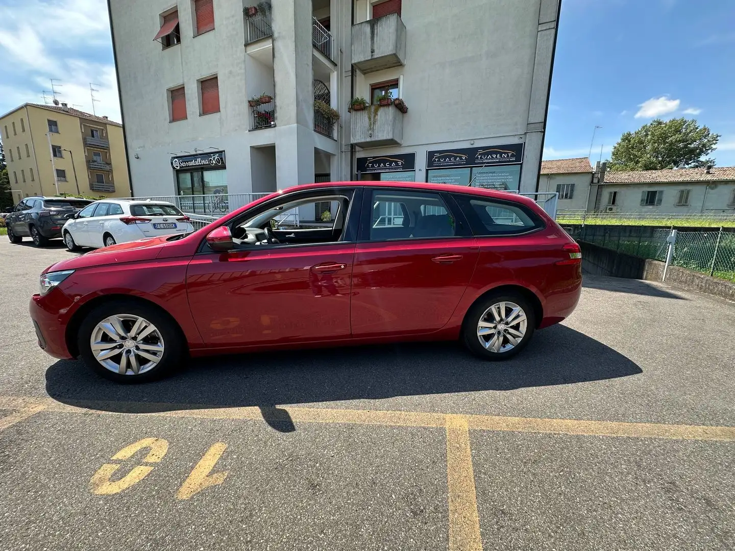 Peugeot 308 Business 1.6 Blue HDI 100 Rojo - 2