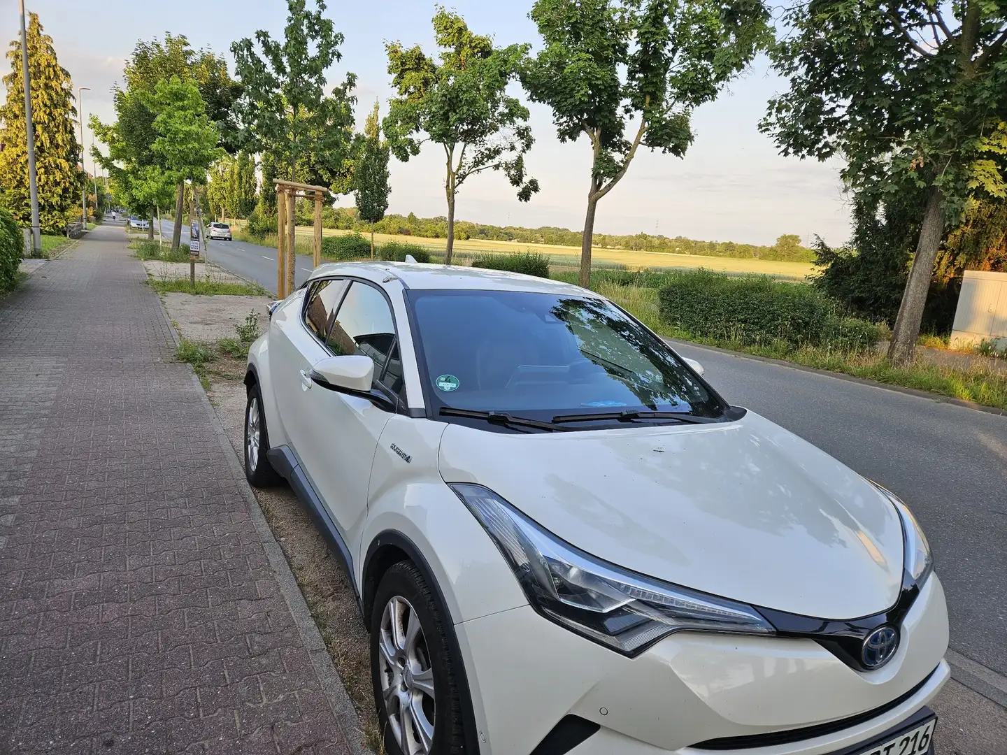 Toyota C-HR Hybrid Lounge - 1