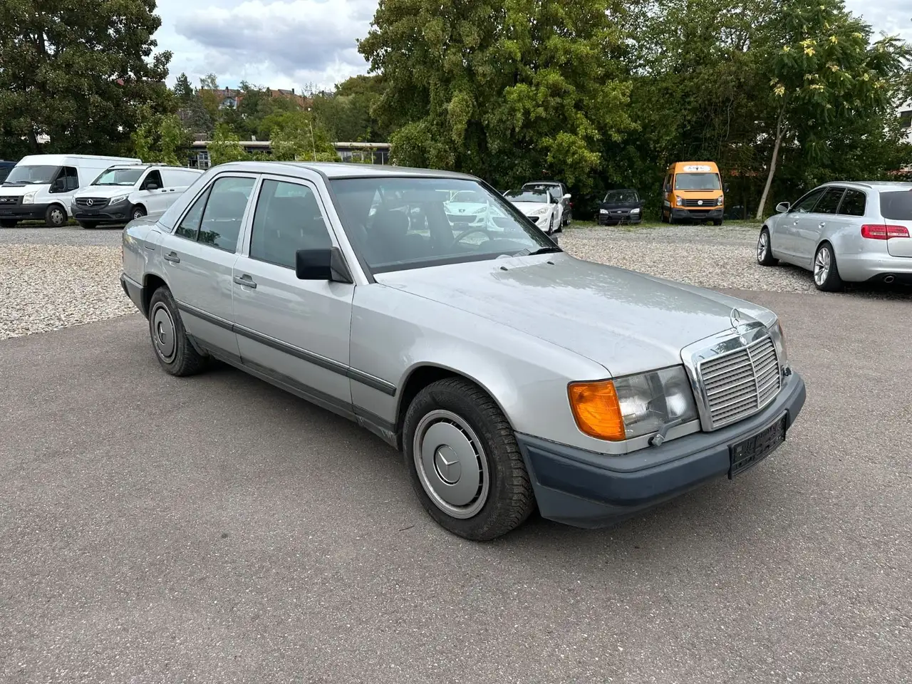 Mercedes-Benz 260 E Klima Tüv 08.27 Oldtimer, foto 3