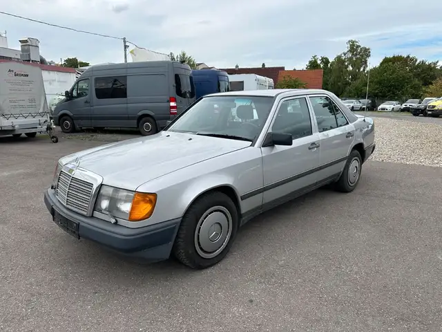 Mercedes-Benz 260 E Klima Tüv 08.27 Oldtimer