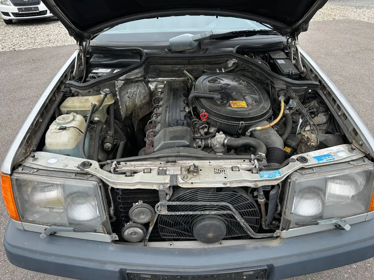 Mercedes-Benz 260 E Klima Tüv 08.27 Oldtimer, foto 10