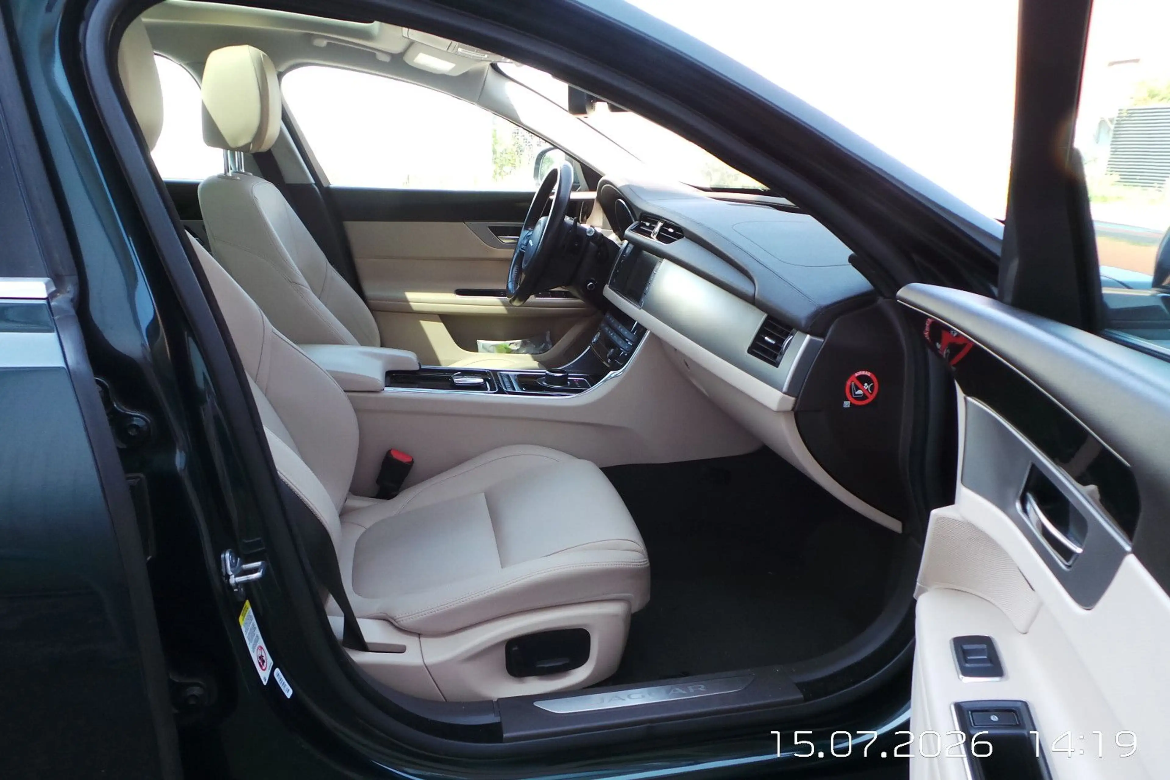 Jaguar XF Portfolio AWD 35t PANO,LED,LEDER,CAM — photo 41