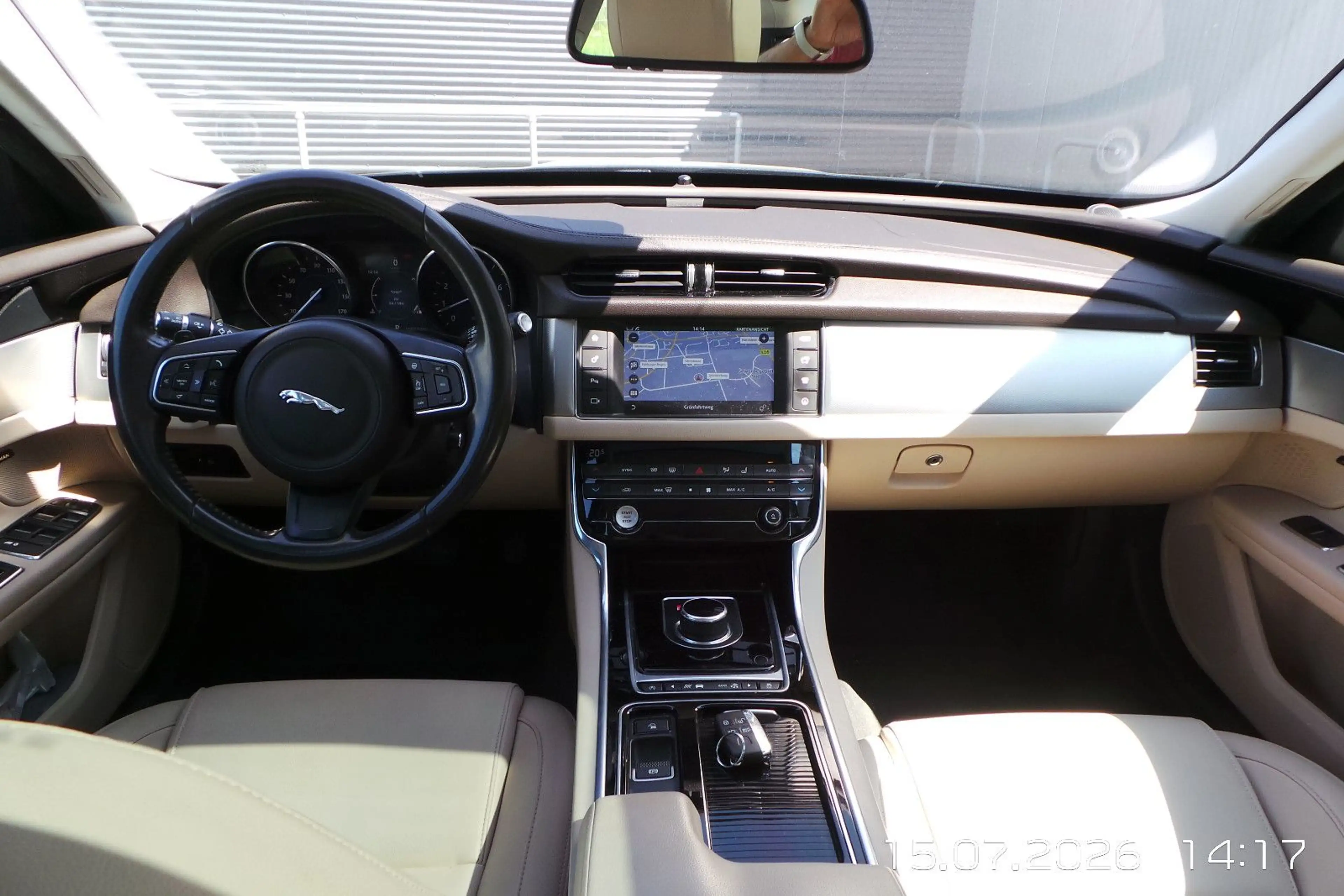 Jaguar XF Portfolio AWD 35t PANO,LED,LEDER,CAM — photo 24