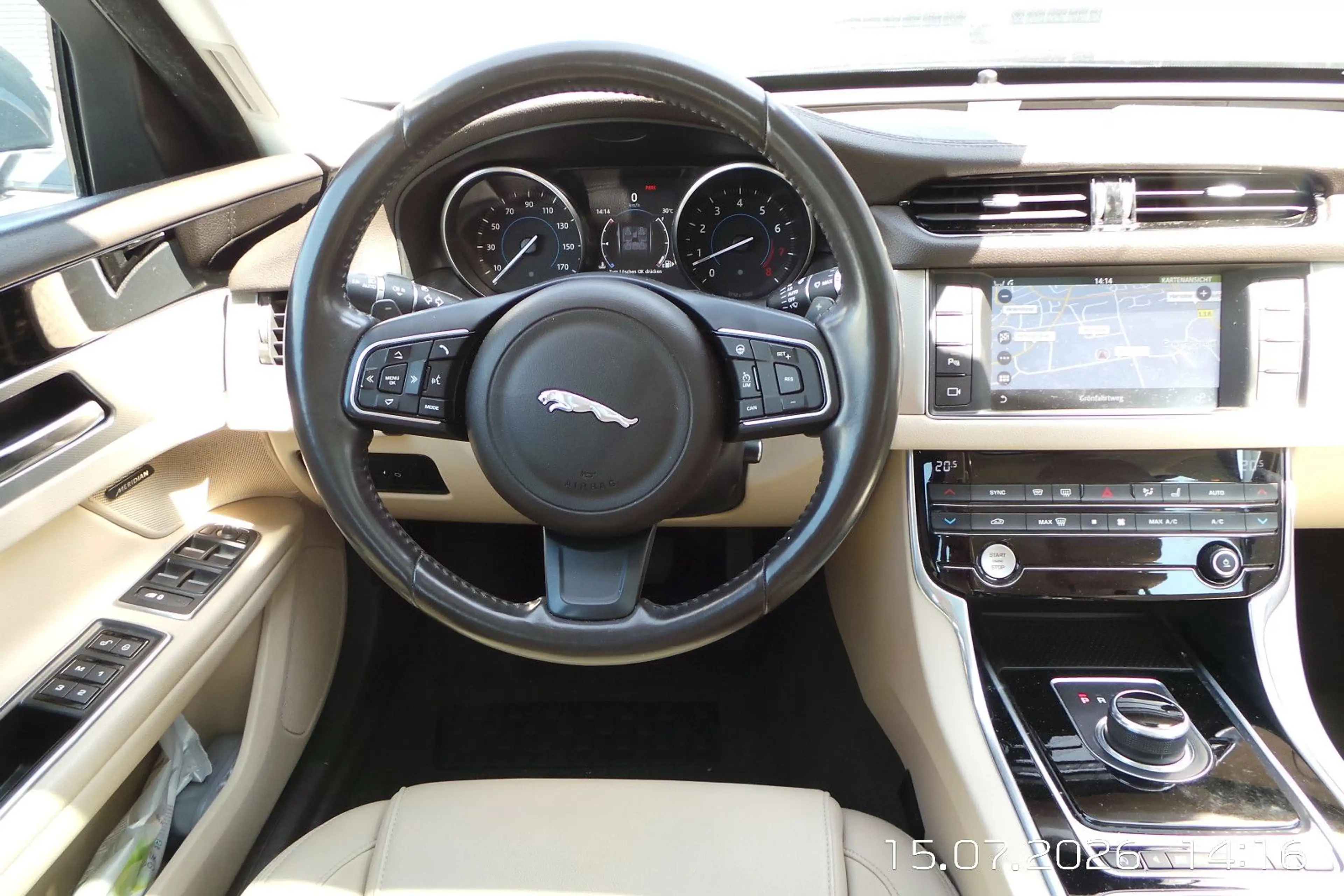 Jaguar XF Portfolio AWD 35t PANO,LED,LEDER,CAM — photo 25