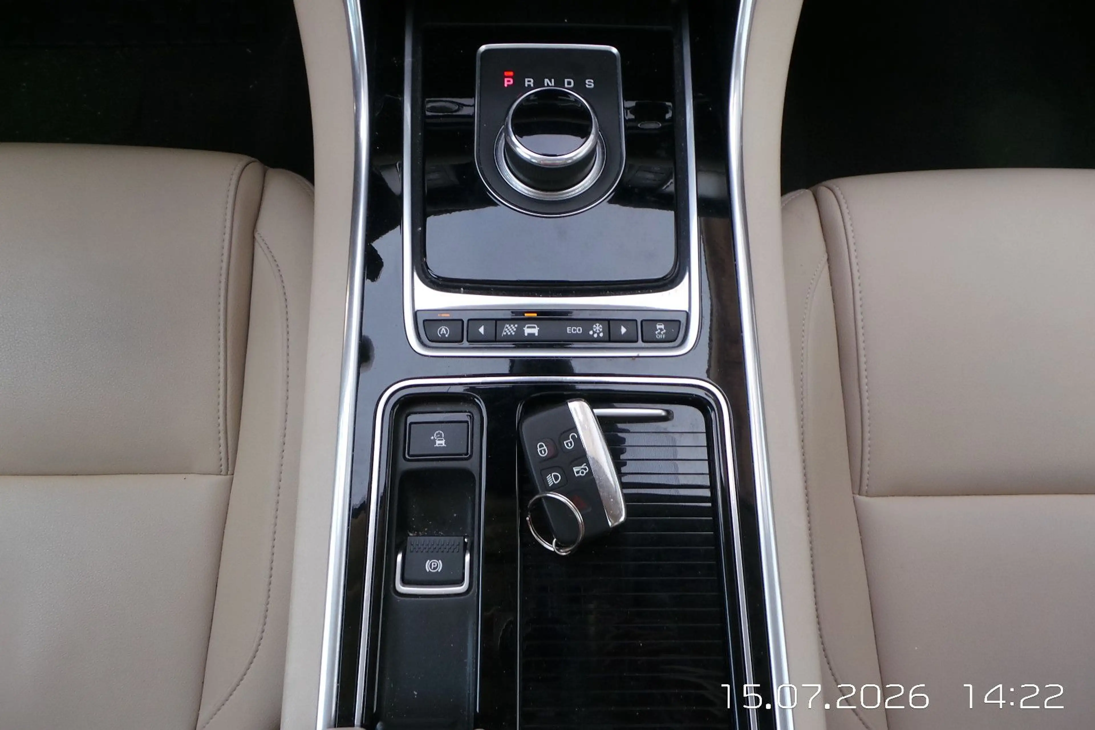 Jaguar XF Portfolio AWD 35t PANO,LED,LEDER,CAM — photo 26