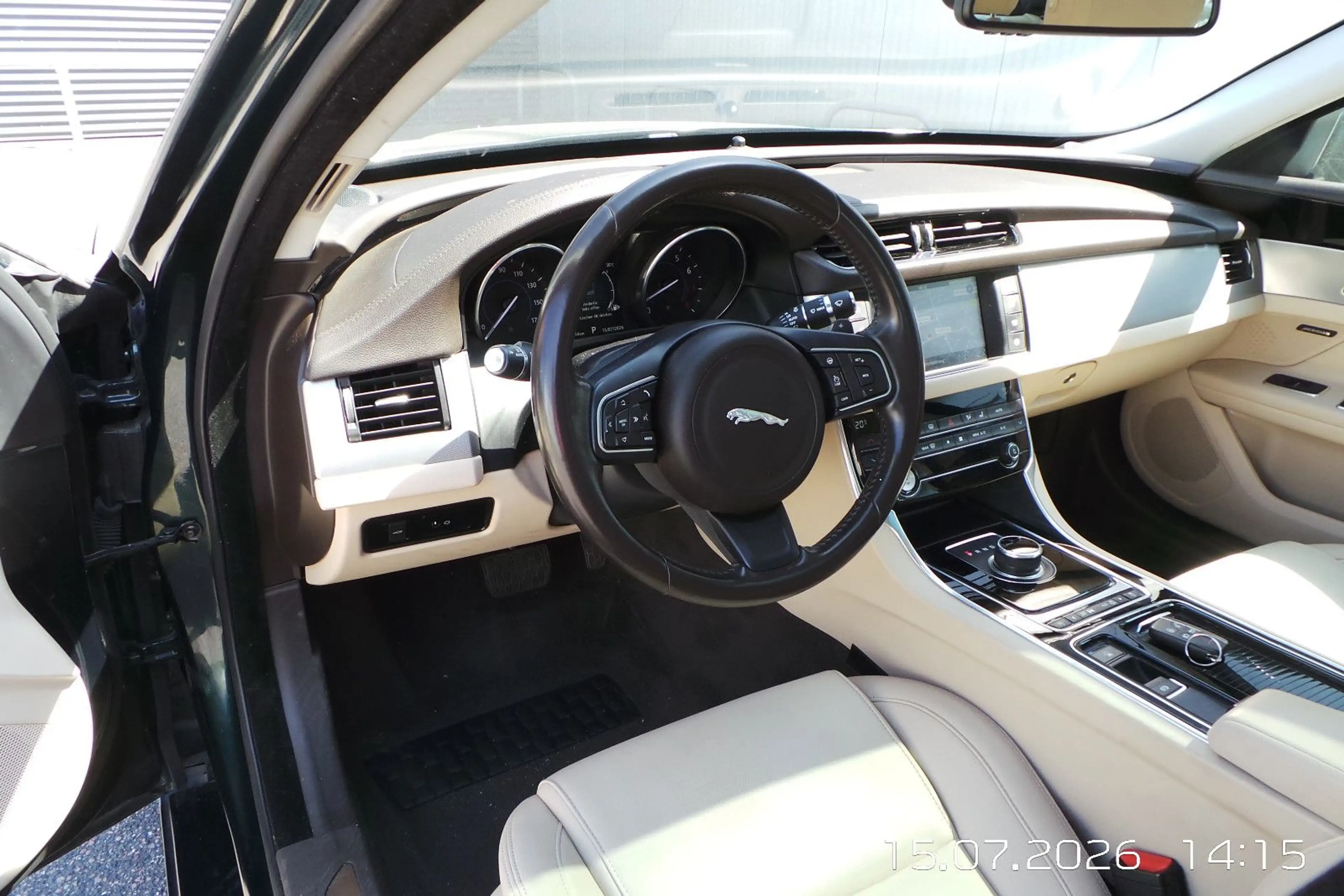 Jaguar XF Portfolio AWD 35t PANO,LED,LEDER,CAM — photo 18