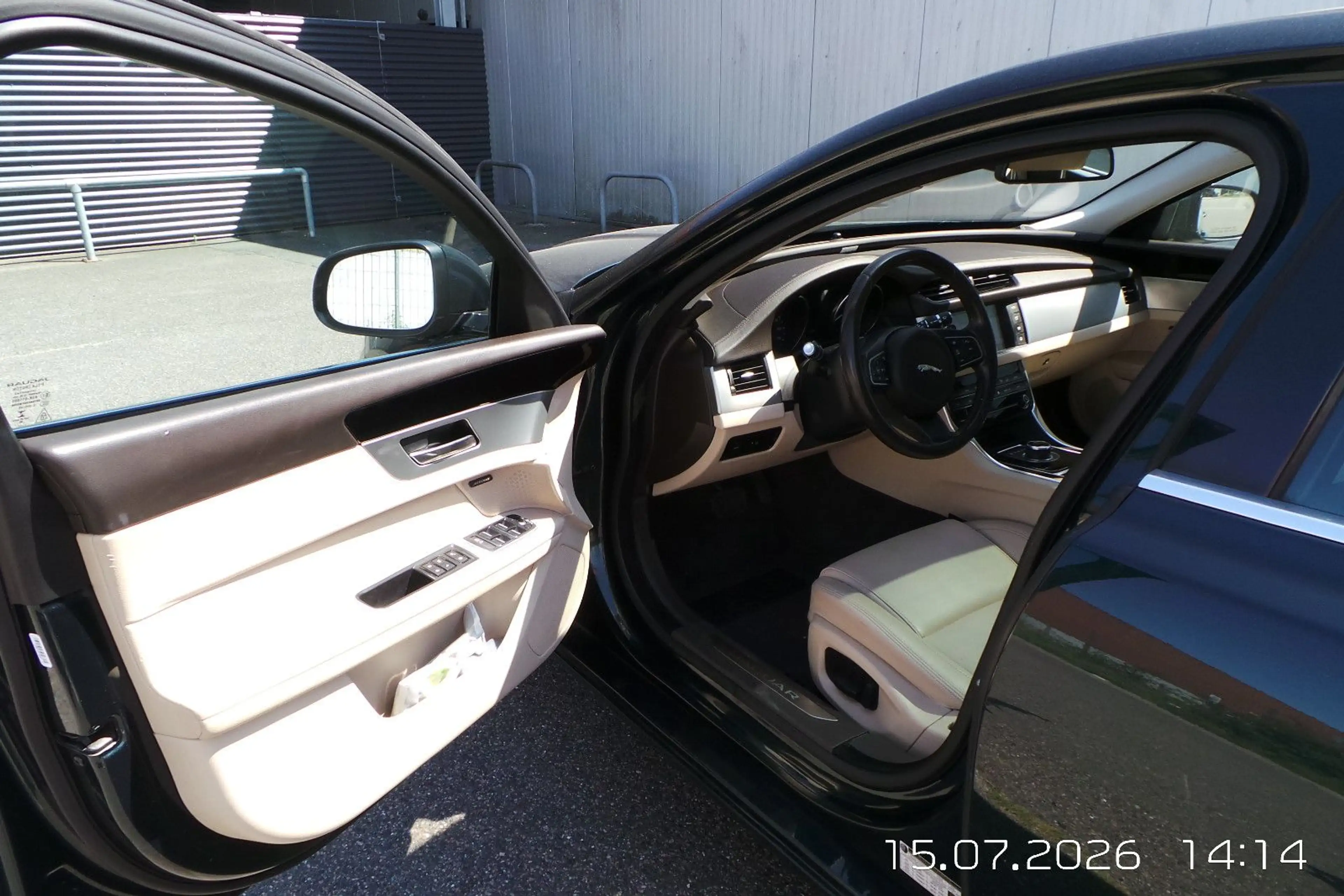Jaguar XF Portfolio AWD 35t PANO,LED,LEDER,CAM — photo 15