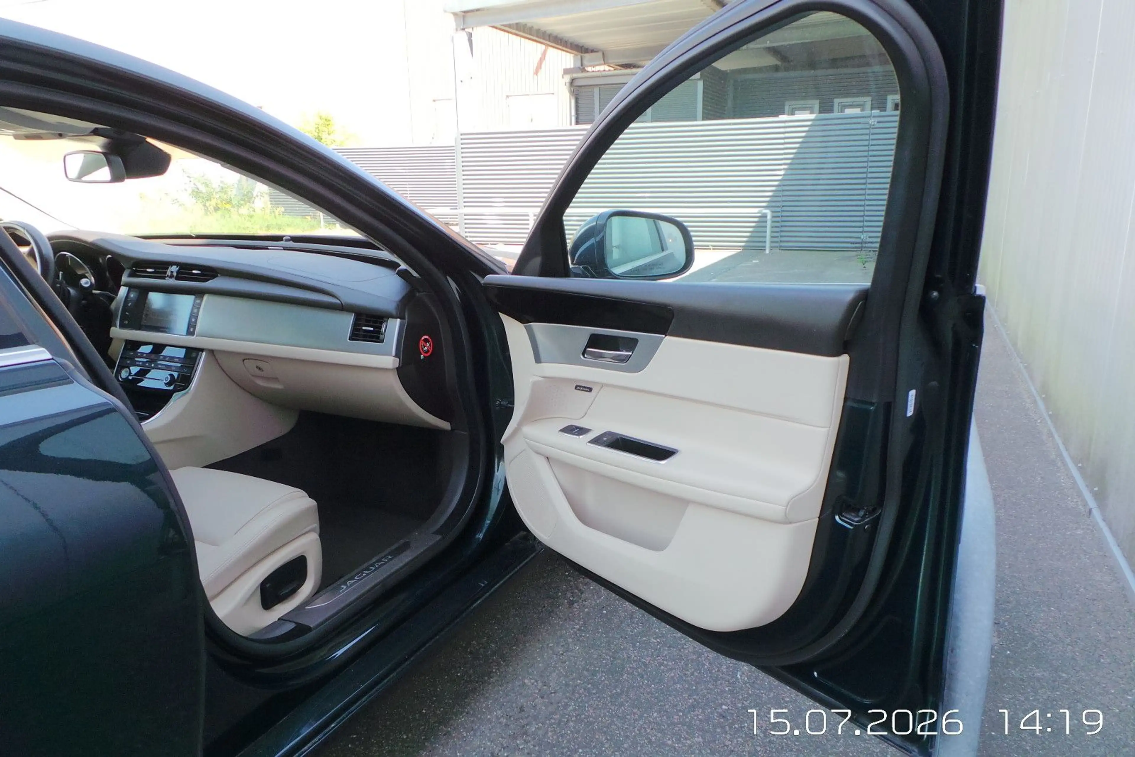 Jaguar XF Portfolio AWD 35t PANO,LED,LEDER,CAM — photo 40