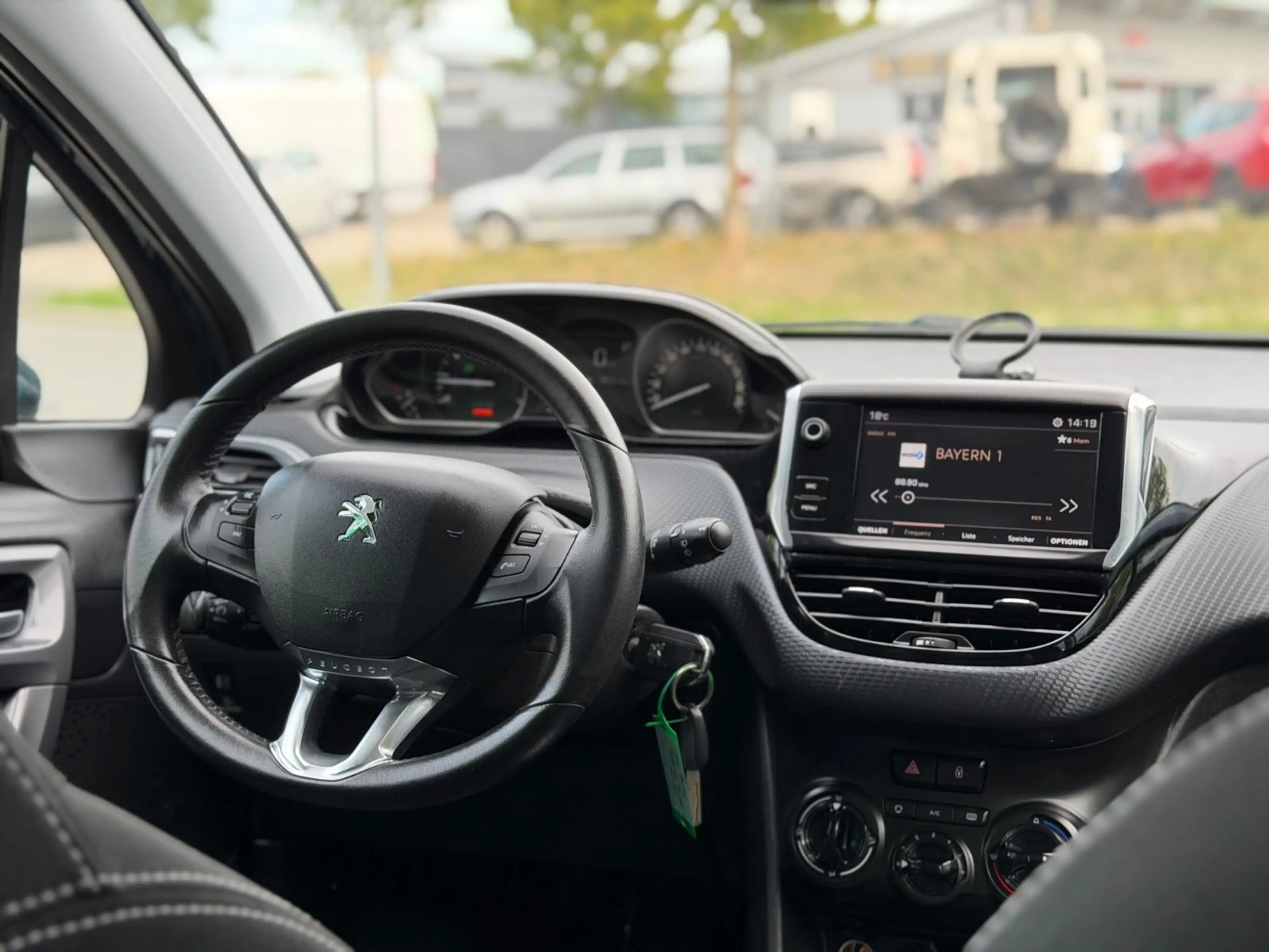Peugeot 2008 Allure*LED*Automatik*TüvNEU* — photo 14