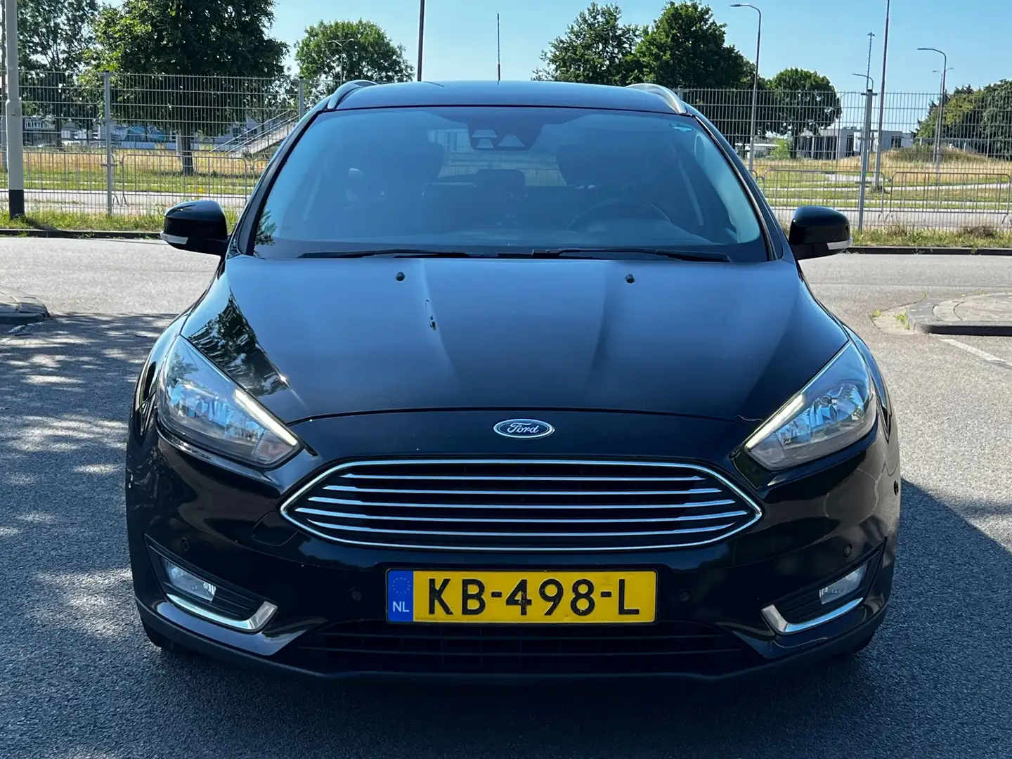 Ford Focus Wagon 1.5 TDCI Titanium Edition - NAVI - Zwart - 2