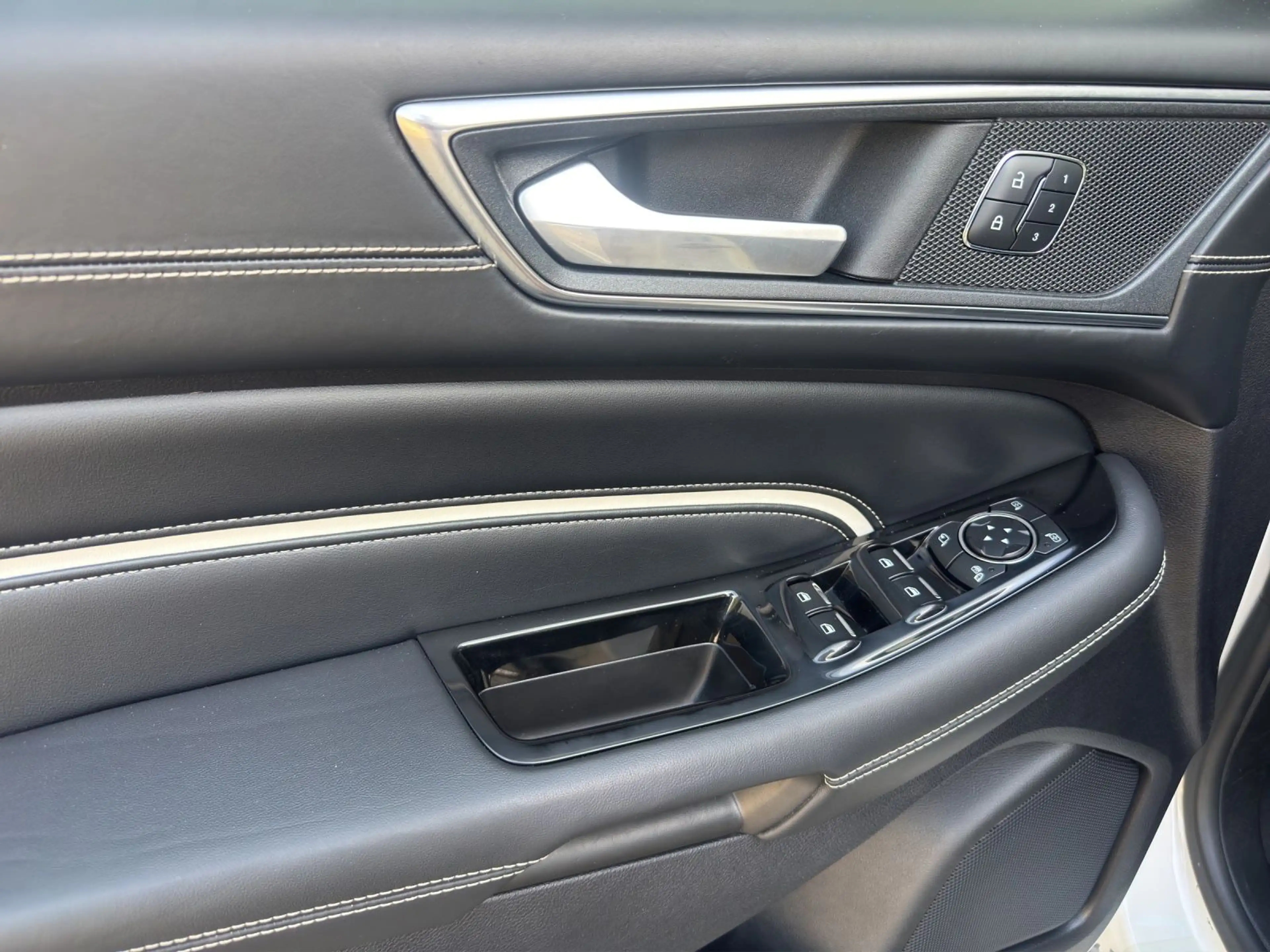 Ford Edge Vignale 4x4 LED+Sitzhzg+Sitzlüftung — photo 10