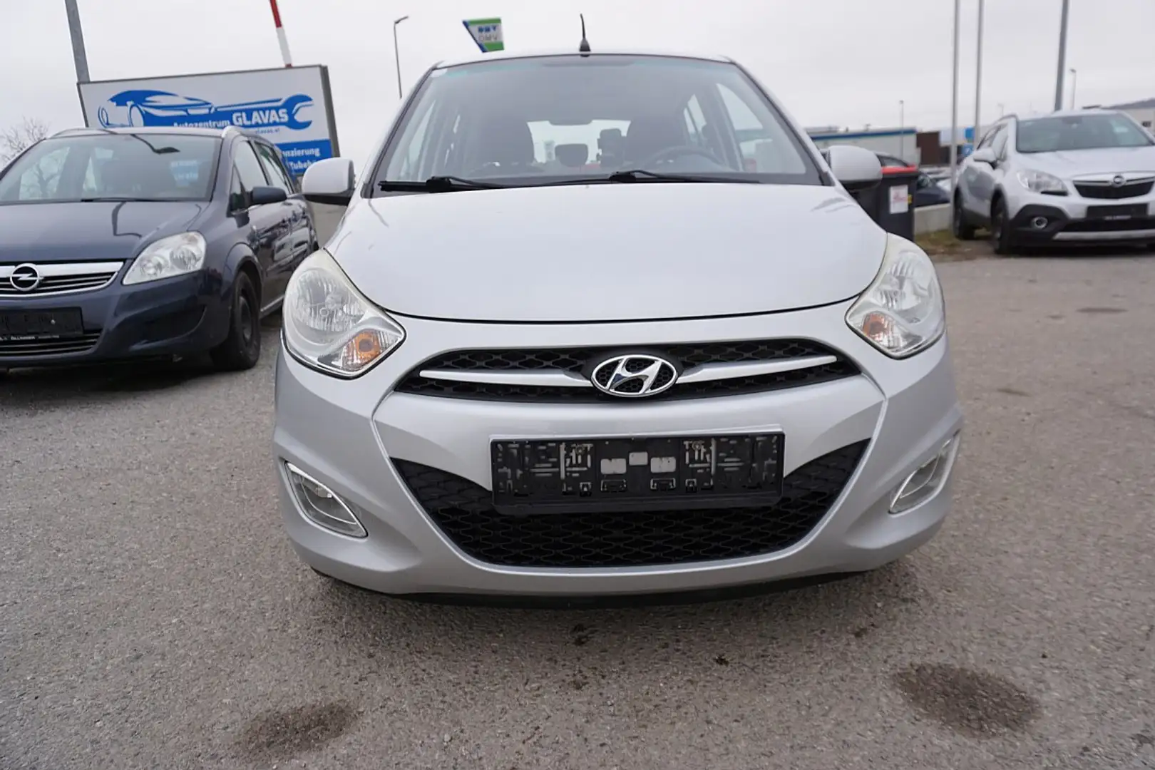 Hyundai i10 1,1 Life Grau - 1