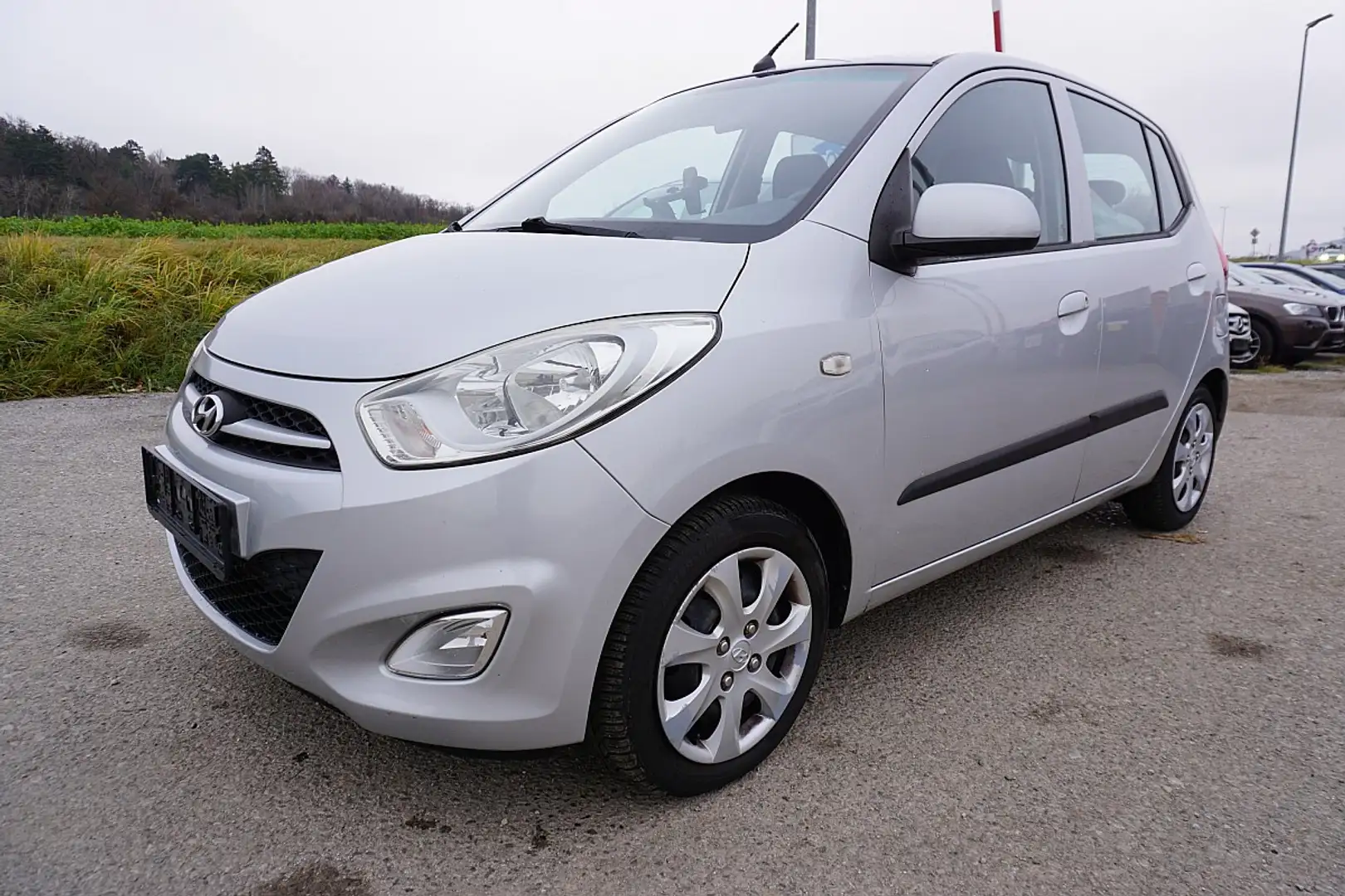 Hyundai i10 1,1 Life Grau - 2