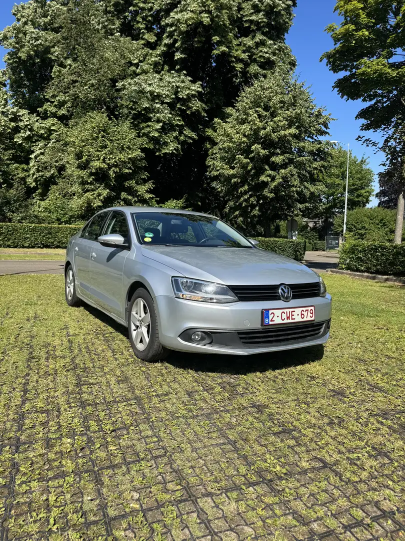 Volkswagen Jetta 1.6 CR TDi Comfortline BMT - 2