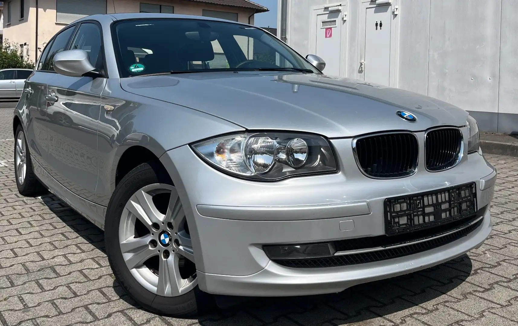 BMW 116 d Edition Sport  TOP GEPFLEGT 2.HAND Silber - 2