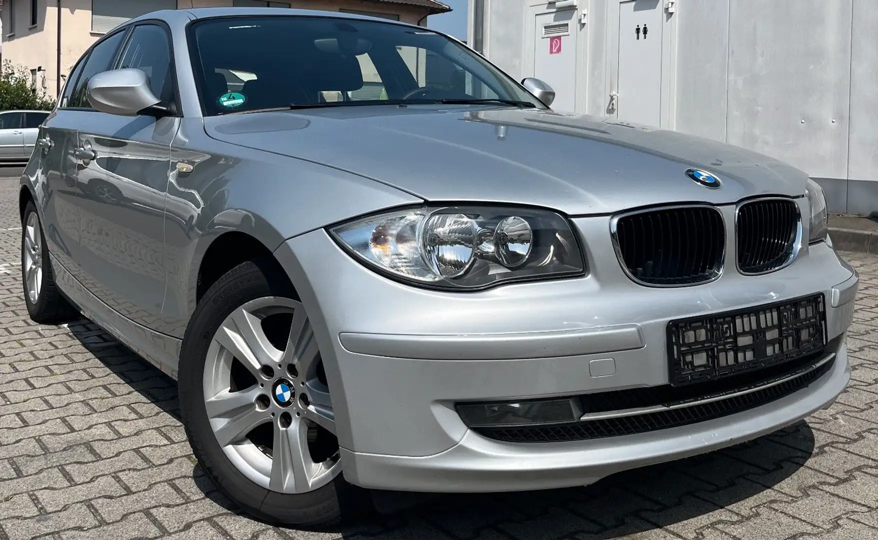 BMW 116 d Edition Sport  TOP GEPFLEGT 2.HAND Silber - 1