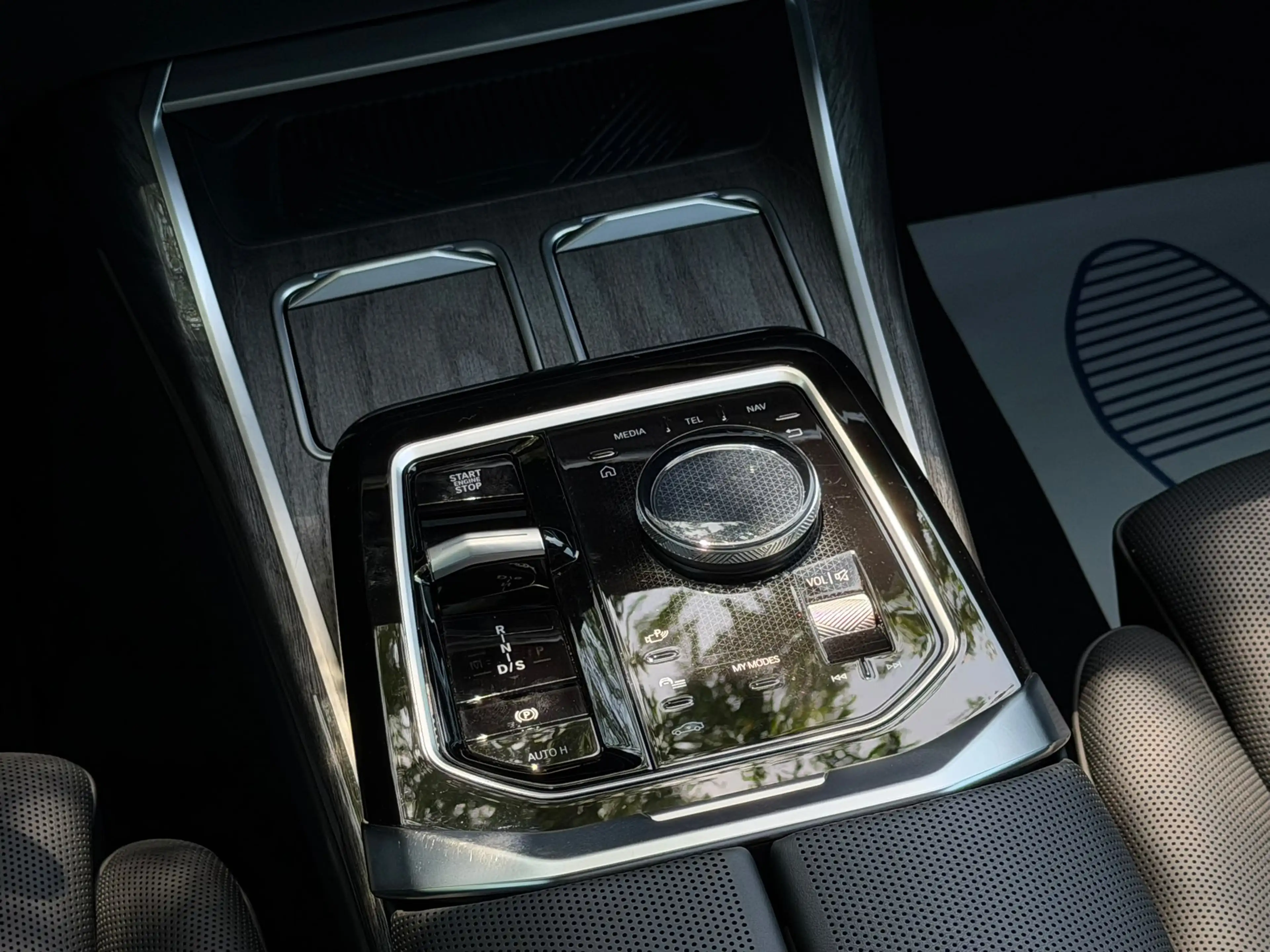 BMW 740 740 dXAS*HUD*B&W*PANO* — photo 15