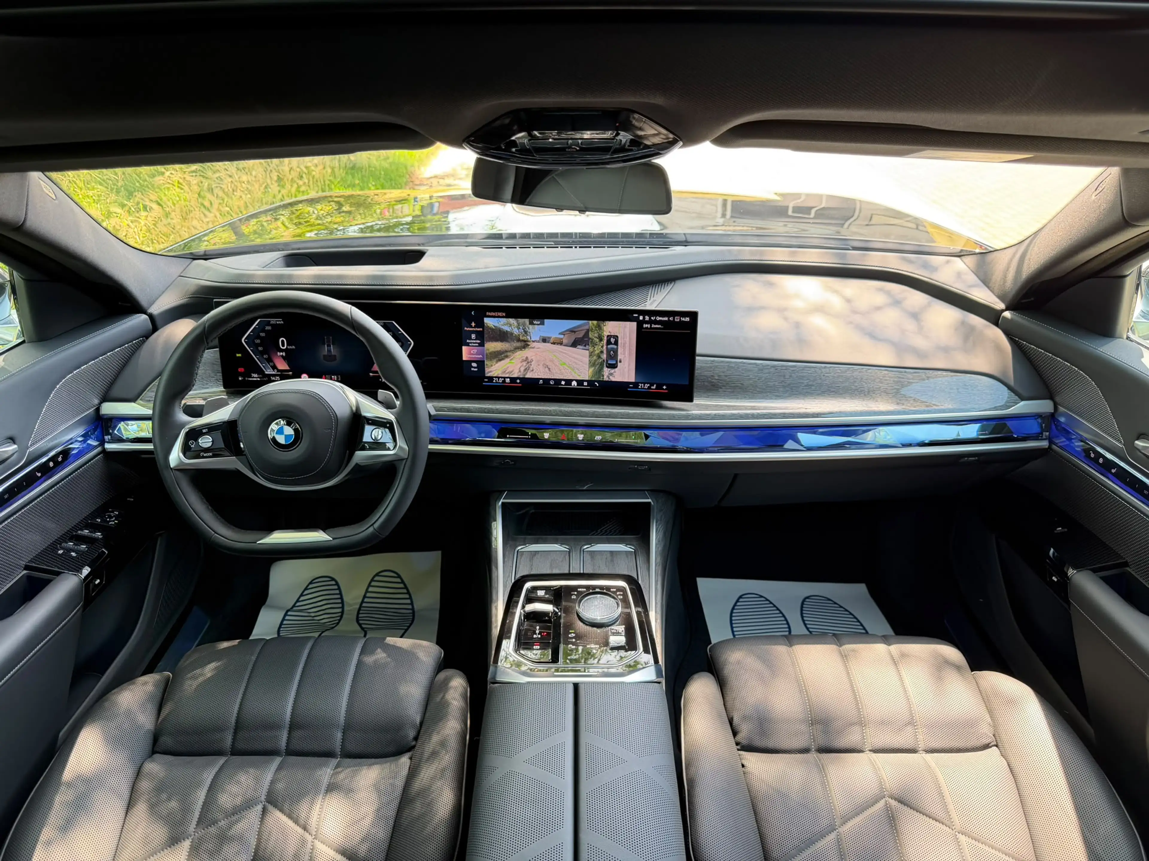 BMW 740 740 dXAS*HUD*B&W*PANO* — photo 8