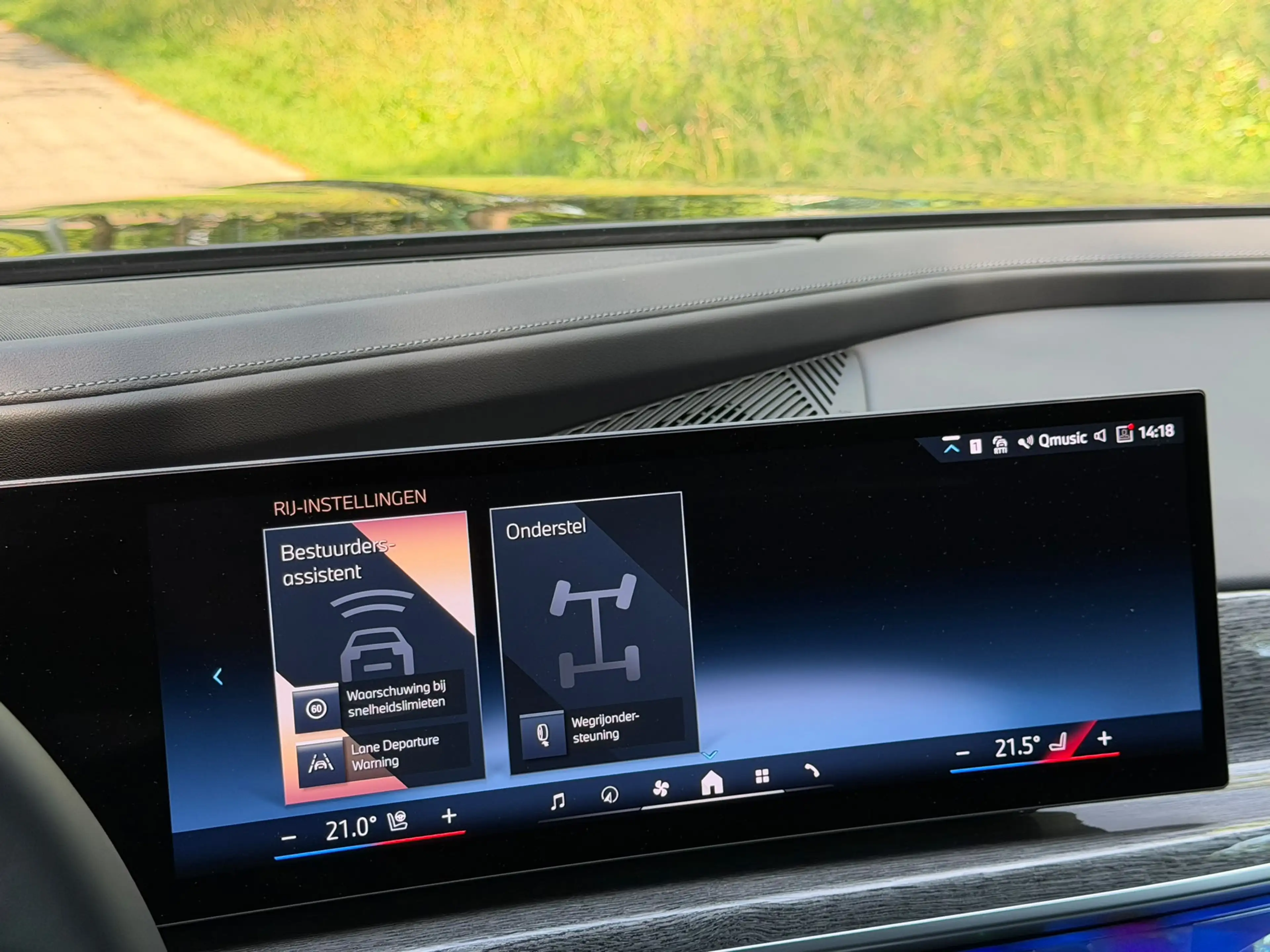 BMW 740 740 dXAS*HUD*B&W*PANO* — photo 14