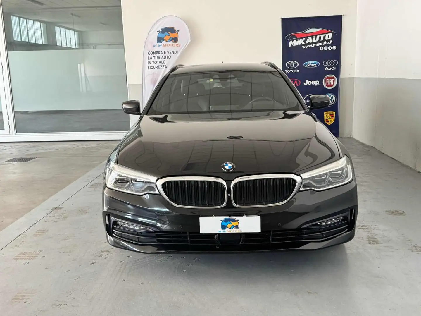BMW 530 d 249CV Touring Sport UNICOP GANCIO TRAINO Nero - 1
