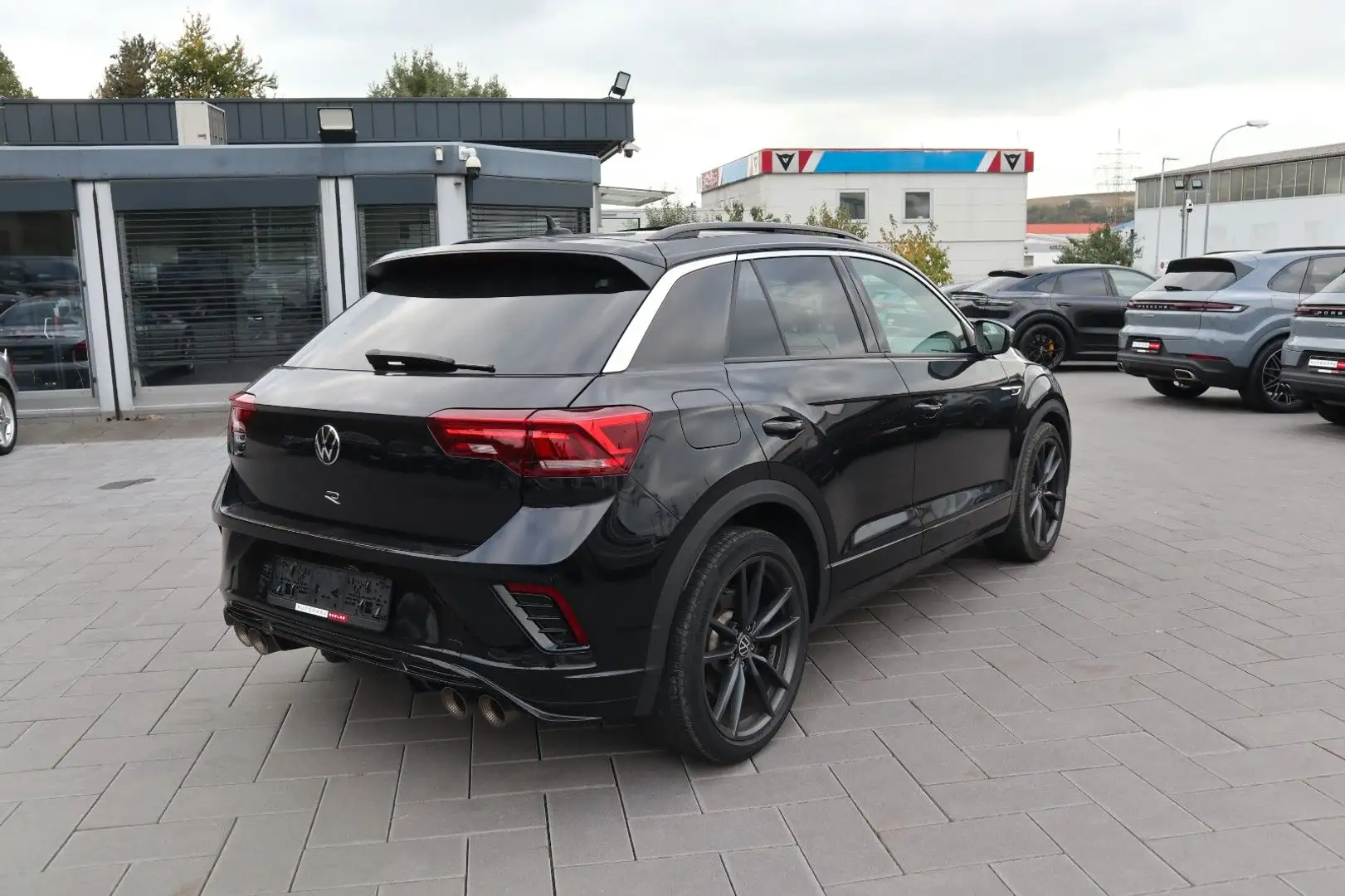 Volkswagen T-Roc R 4Motion*Pano*Akrapovic*R.Kam*DCC*AHK*ACC Zwart - 2