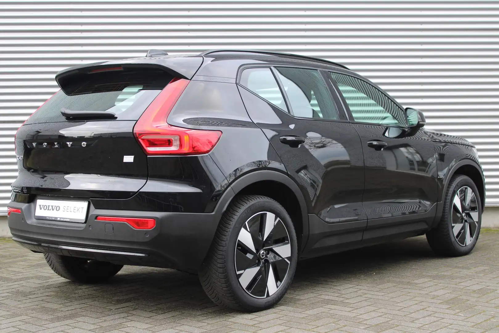 Volvo XC40 Single Motor Extended Range Plus | Achteruitrijcam Zwart - 2