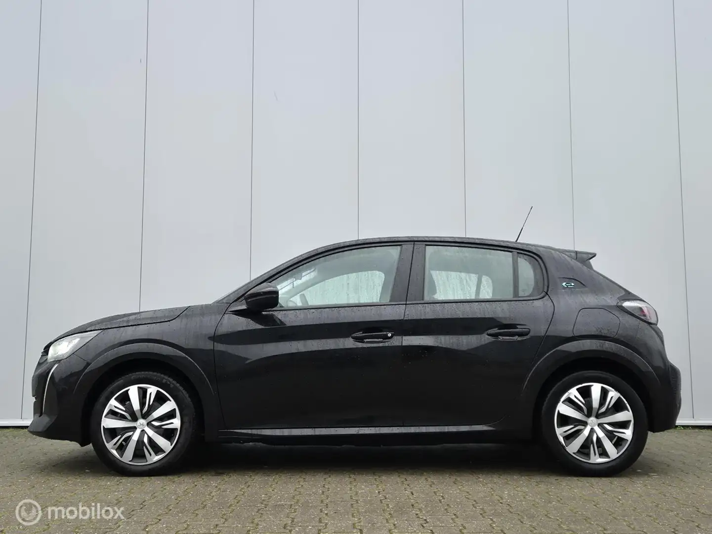 Peugeot e-208 EV ACTIVE 50 KWH/FULL LED/PDC/CARPLAY/NAVI Zwart - 2