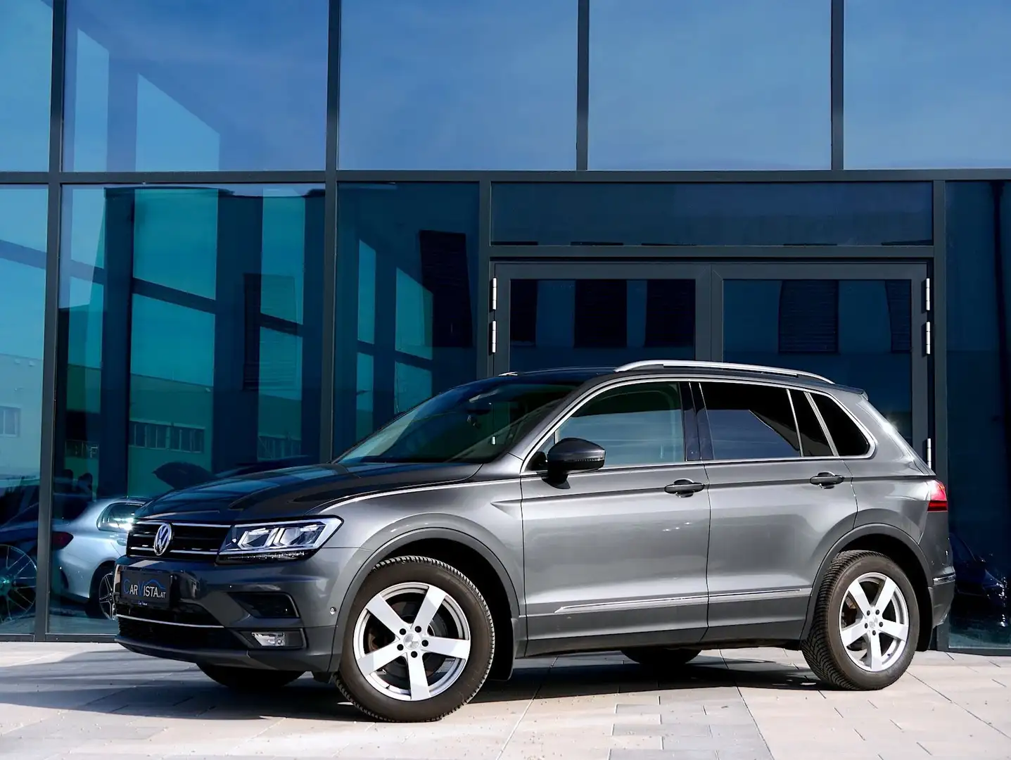 Volkswagen Tiguan 2,0 TSI 4Motion Highline DSG * DCC – Park Assist Silber - 1