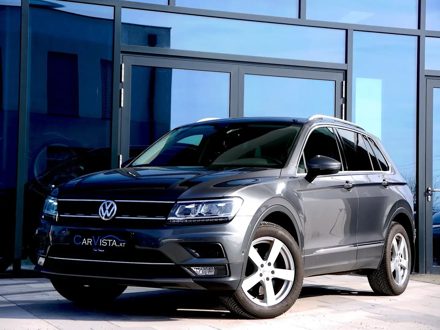 Volkswagen Tiguan 2,0 TSI 4Motion Highline DSG * DCC – Park Assist Silber - 2
