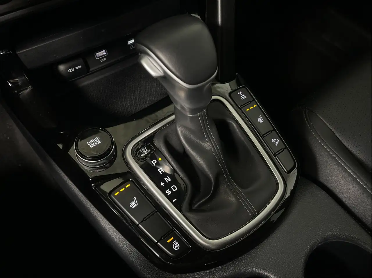 Kia Seltos снимка Kia Seltos
