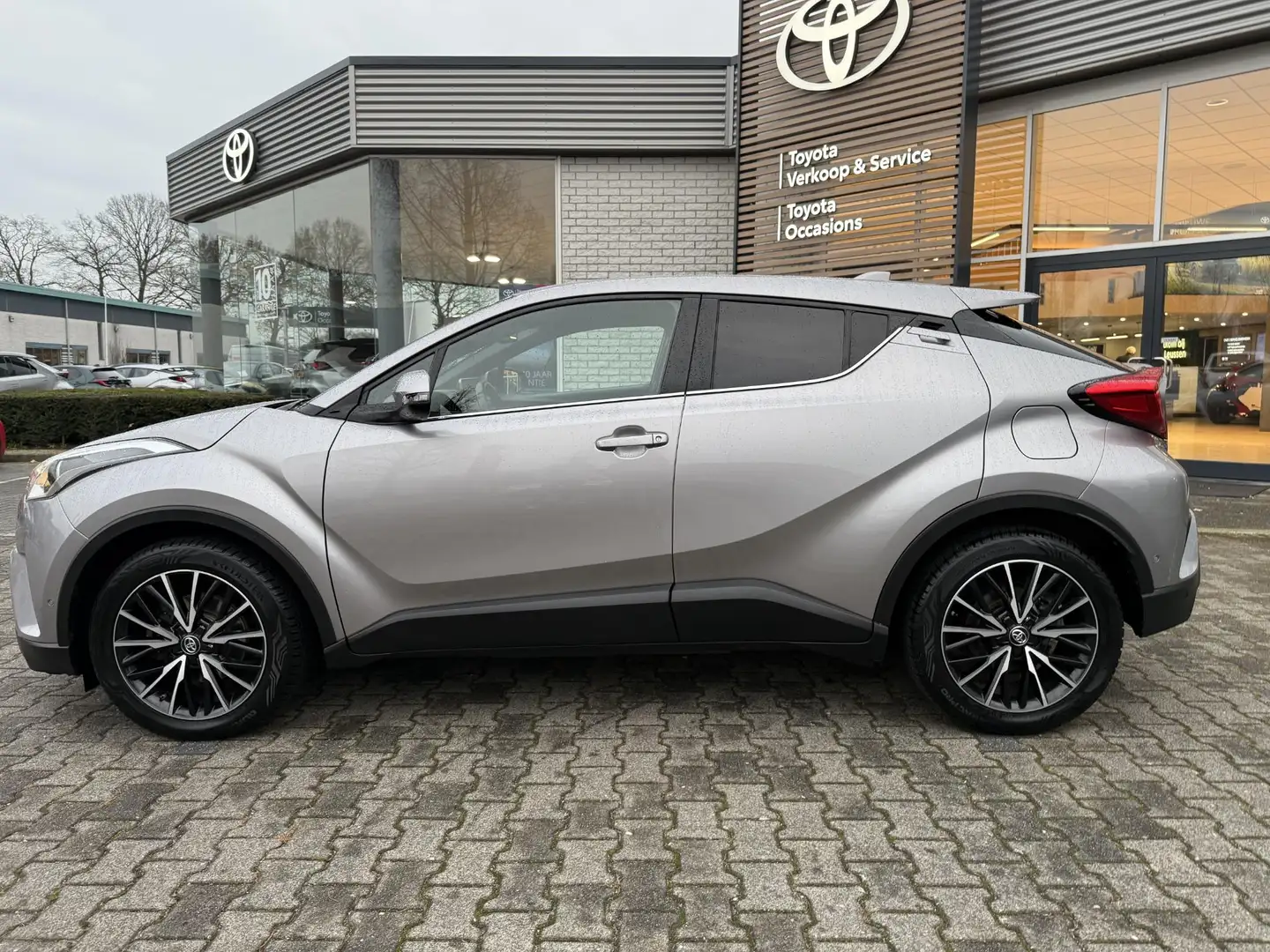Toyota C-HR 1.2T EXECUTIVE AFN-TREKHAAK PARK-SENSOREN NAVI STO Grijs - 2