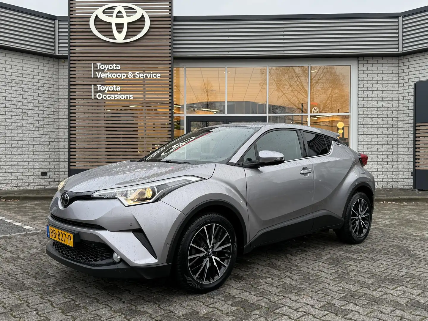Toyota C-HR 1.2T EXECUTIVE AFN-TREKHAAK PARK-SENSOREN NAVI STO Grijs - 1
