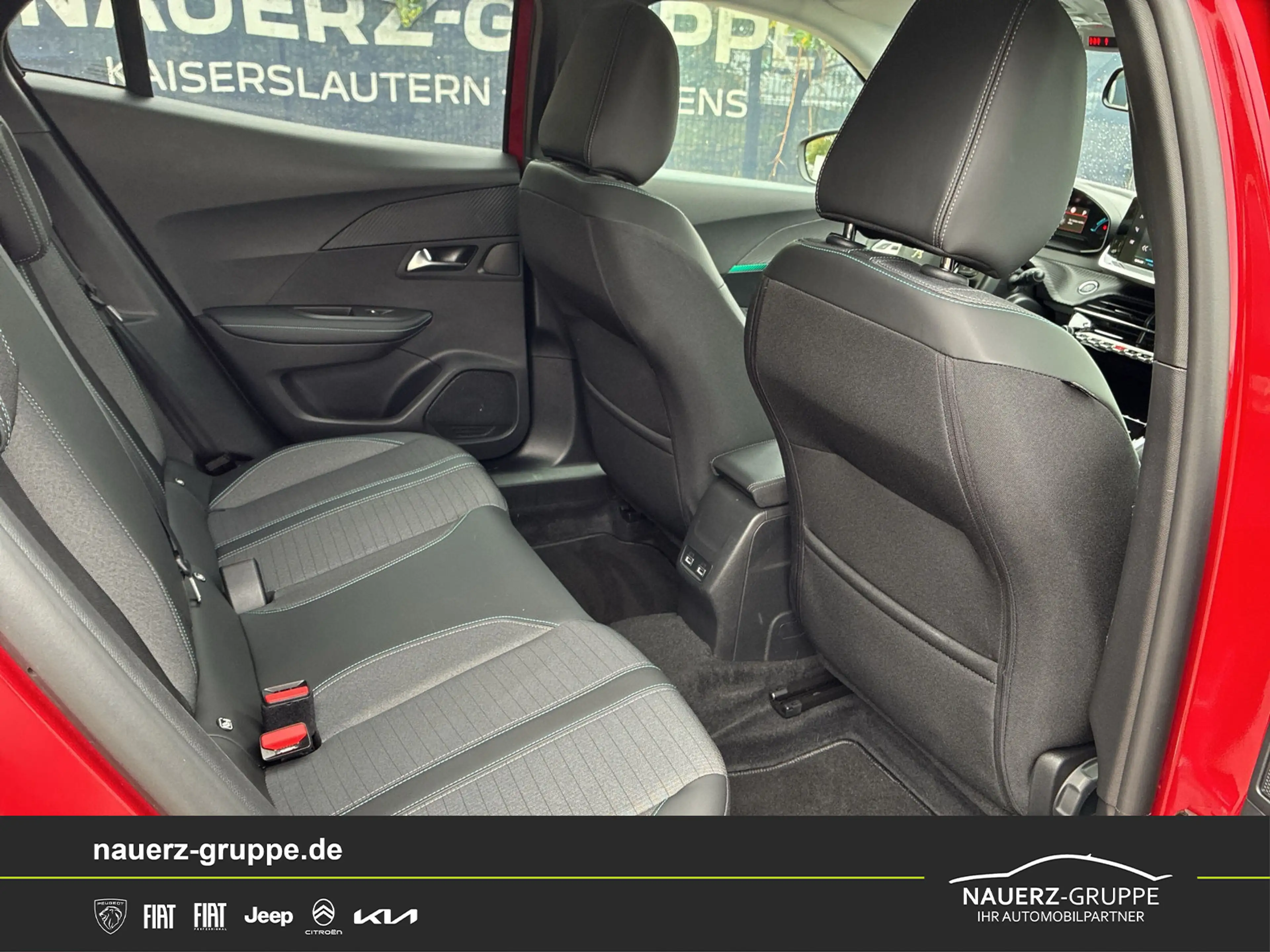 Peugeot e-2008 Allure 136 — photo 7