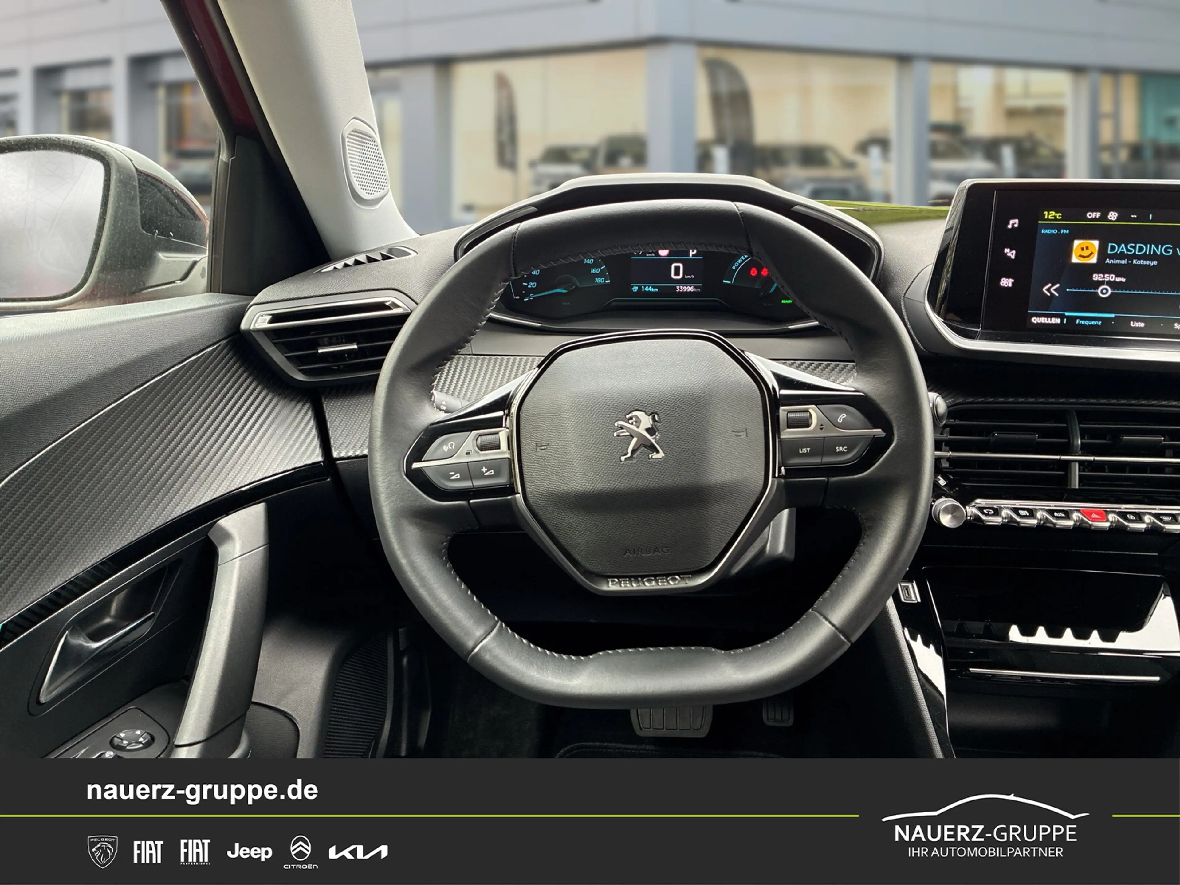 Peugeot e-2008 Allure 136 — photo 12