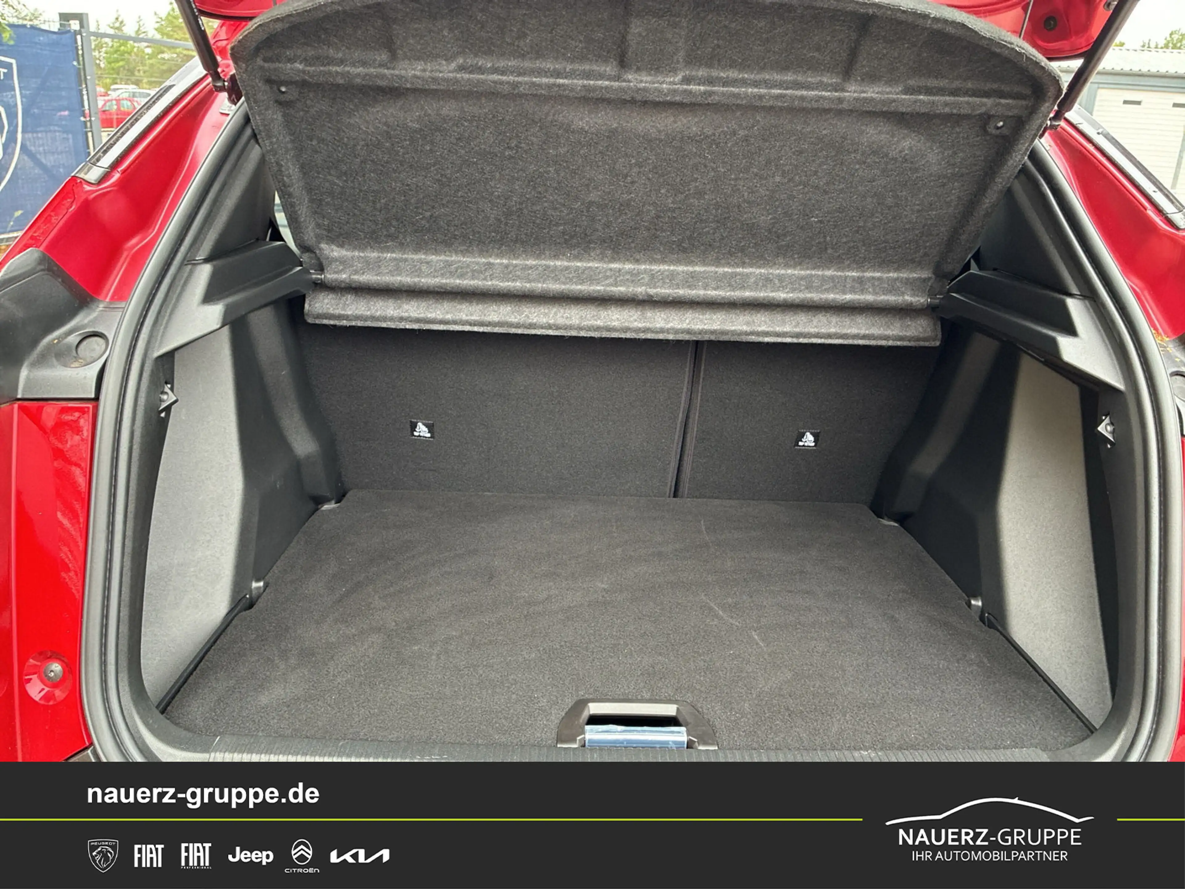 Peugeot e-2008 Allure 136 — photo 6