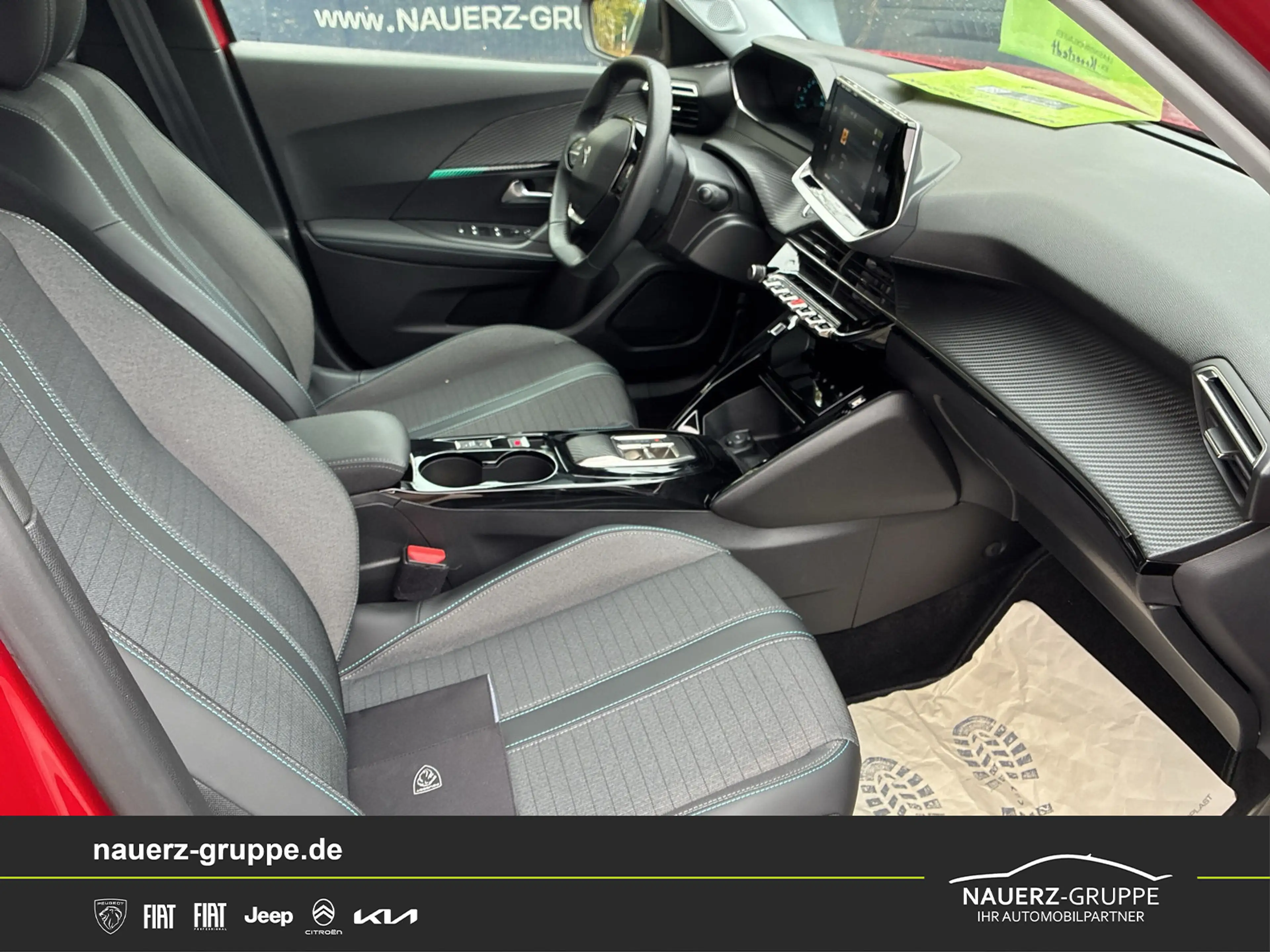 Peugeot e-2008 Allure 136 — photo 8