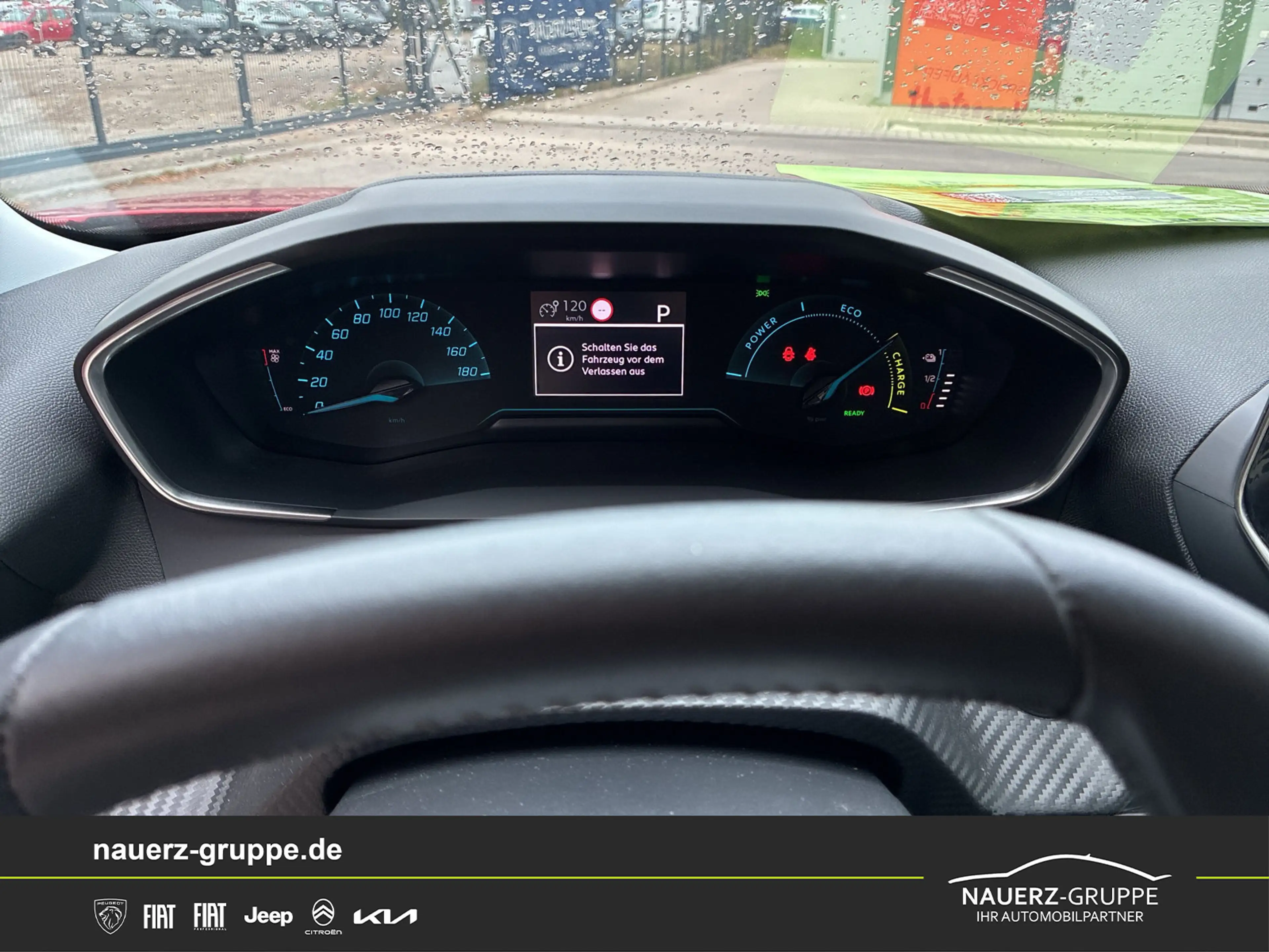 Peugeot e-2008 Allure 136 — photo 13