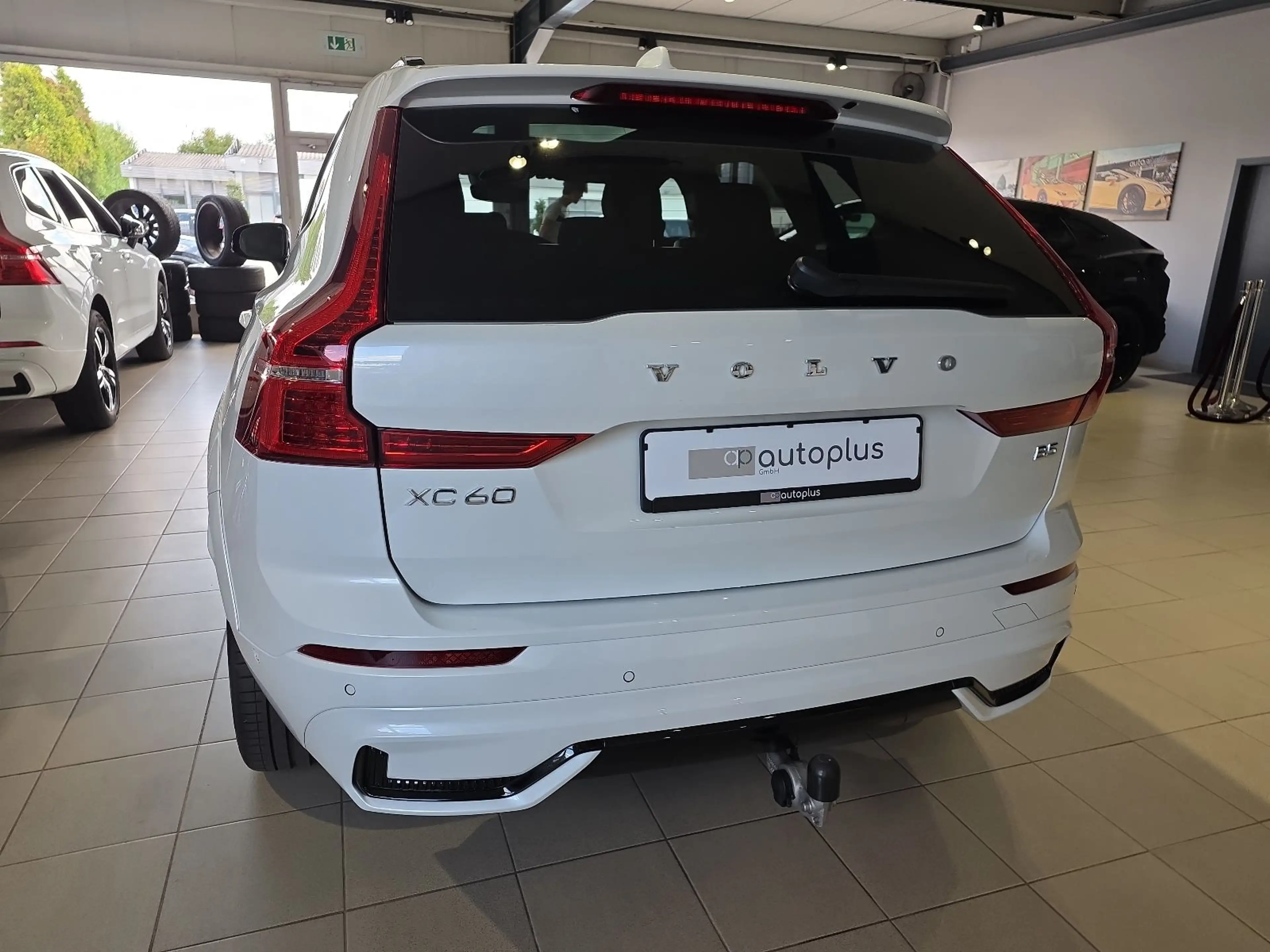 Volvo XC60 B5 R-Design Massage AHK 22Zoll 360° Pano — photo 9