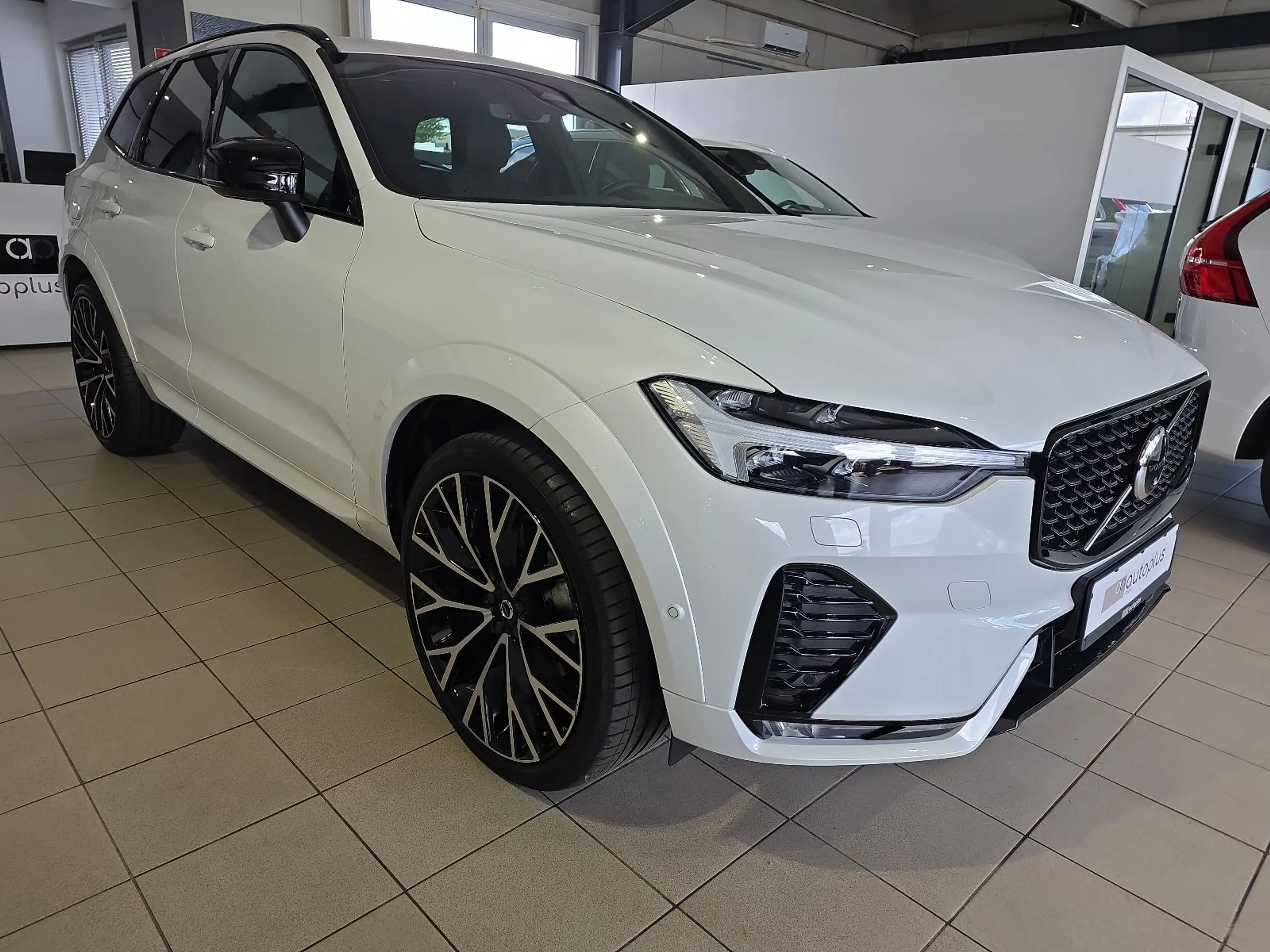 Volvo XC60 B5 R-Design Massage AHK 22Zoll 360° Pano — photo 5