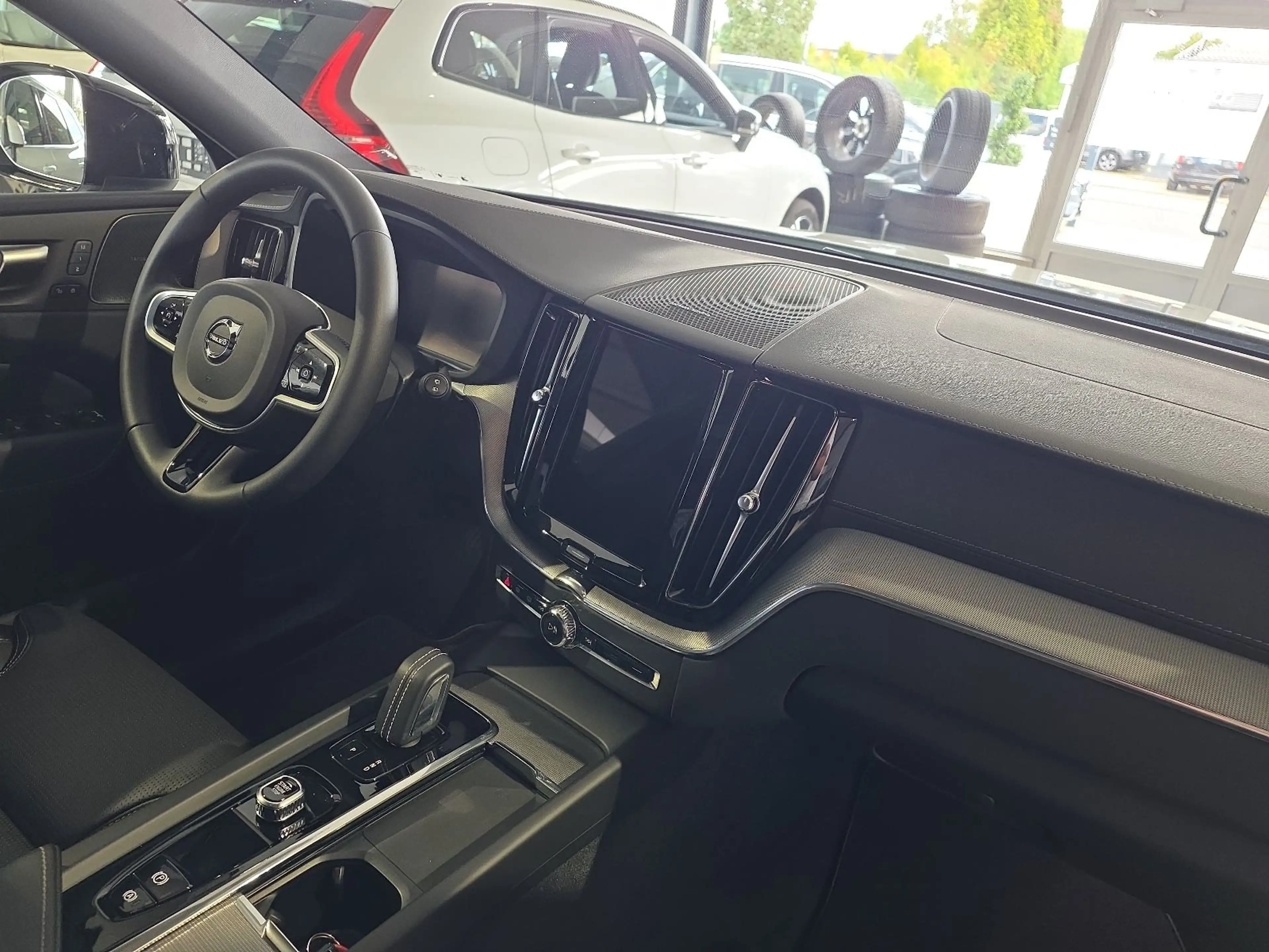Volvo XC60 B5 R-Design Massage AHK 22Zoll 360° Pano — photo 12