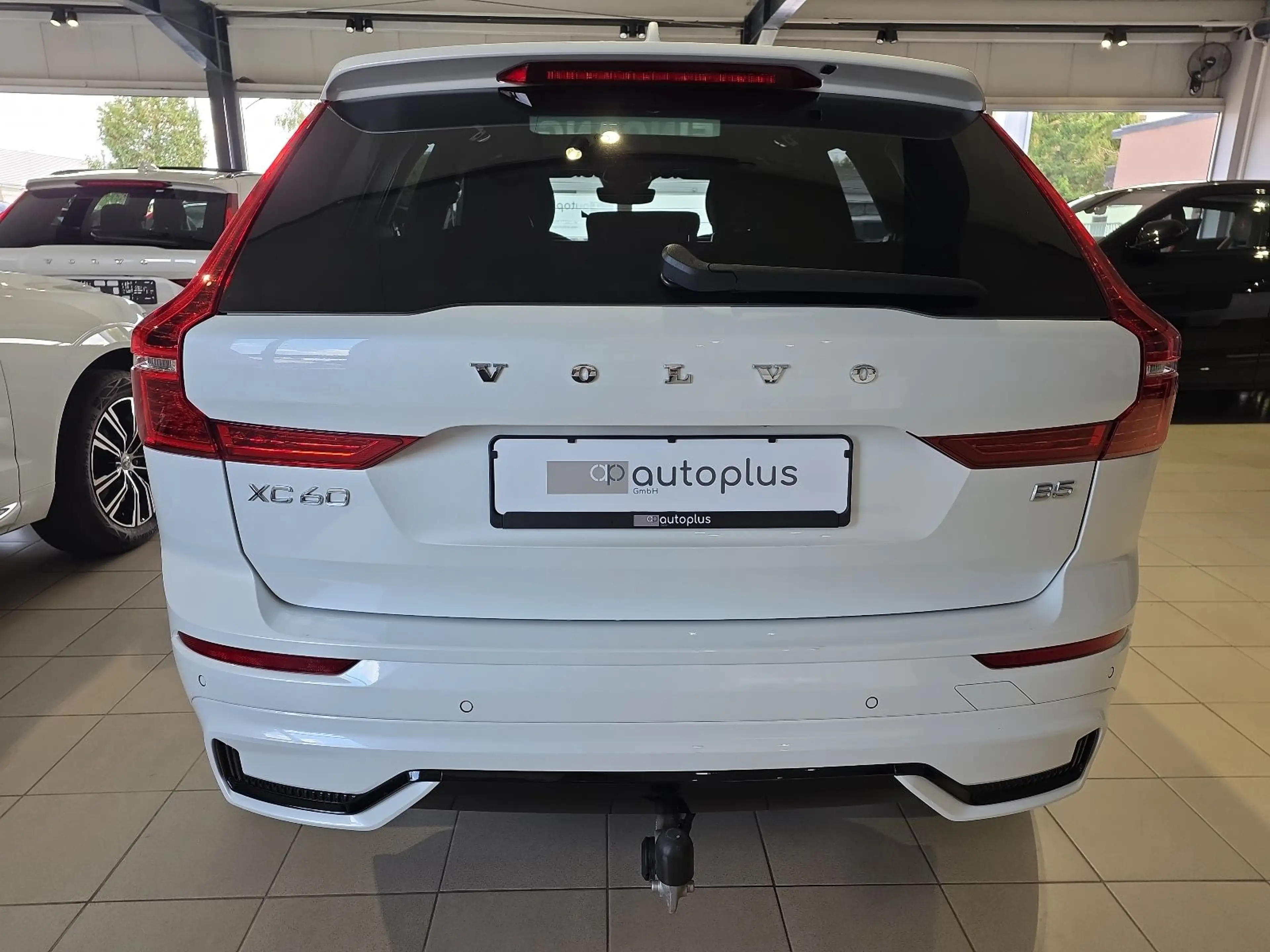 Volvo XC60 B5 R-Design Massage AHK 22Zoll 360° Pano — photo 8
