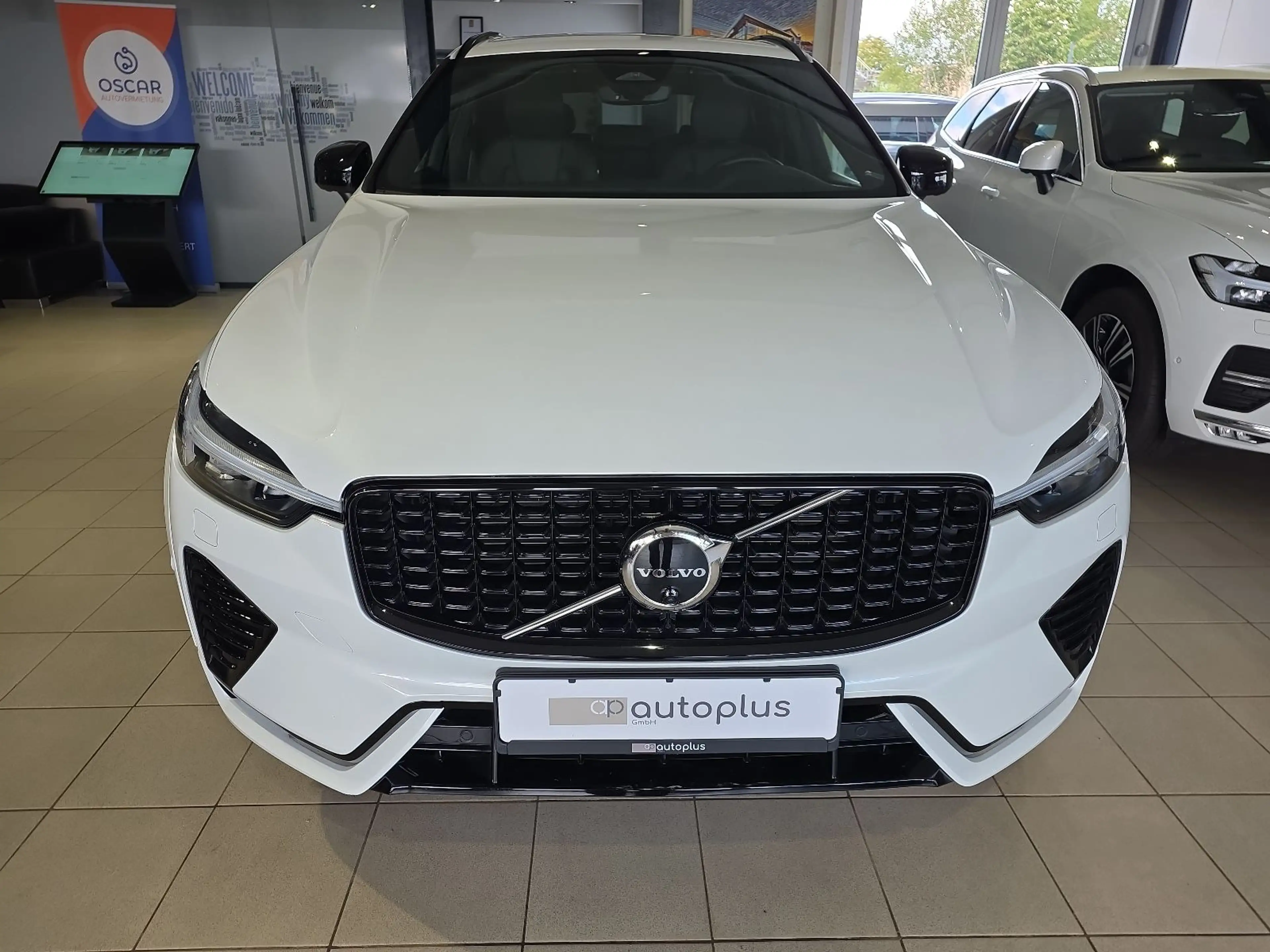Volvo XC60 B5 R-Design Massage AHK 22Zoll 360° Pano — photo 3